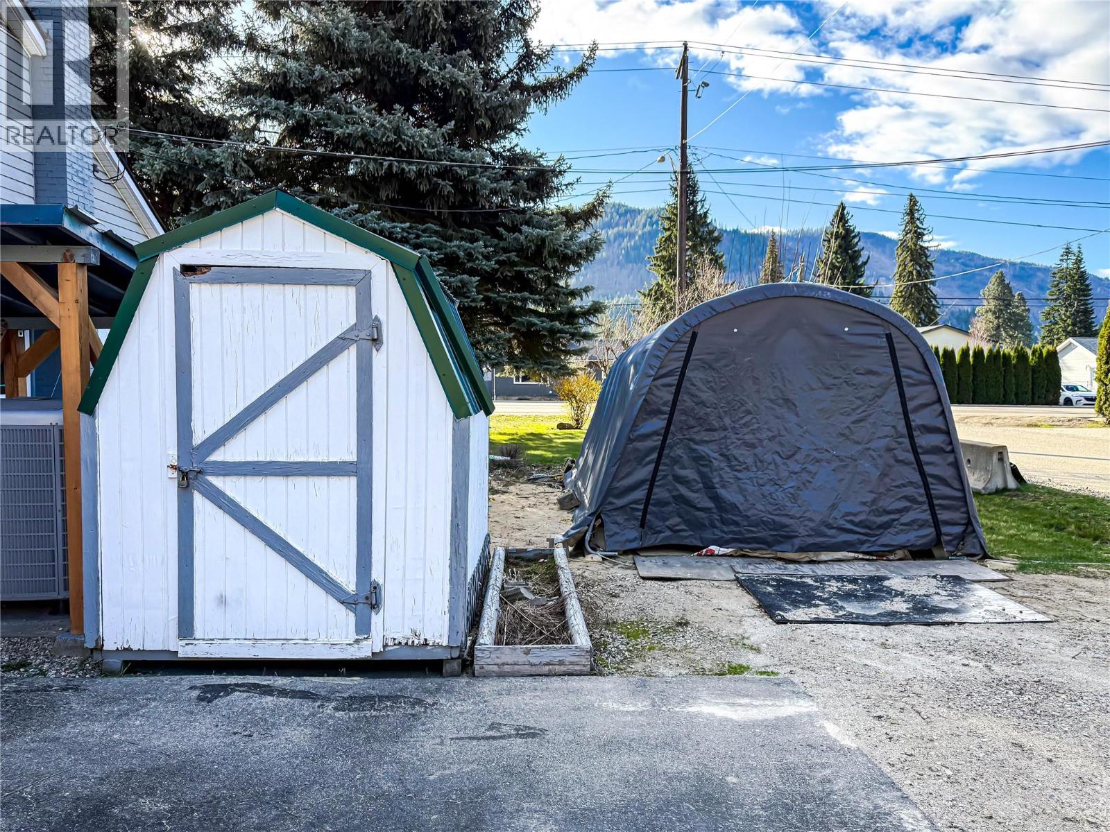 510 10th Avenue, Montrose, British Columbia  V0G 1P0 - Photo 6 - 10380818