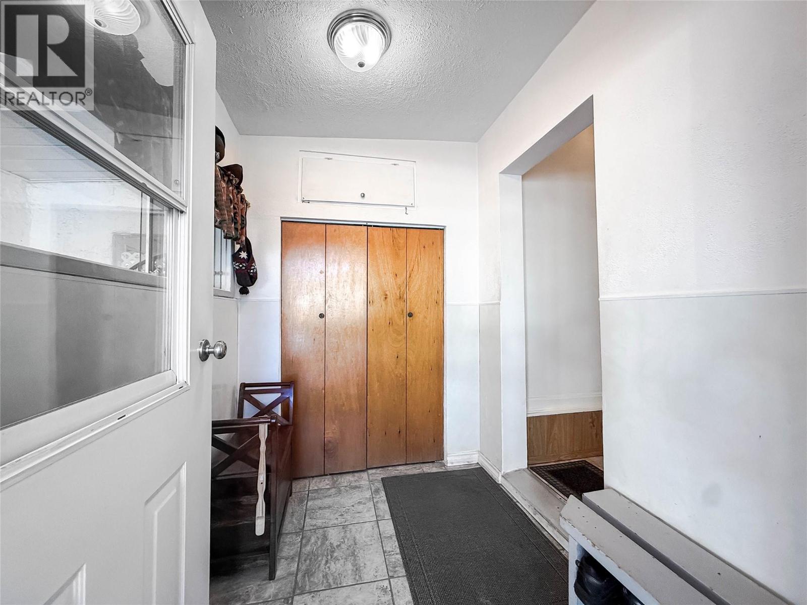 510 10th Avenue, Montrose, British Columbia  V0G 1P0 - Photo 8 - 10380818