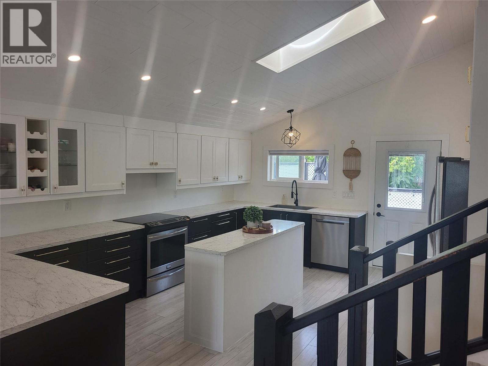 9504 Hummingbird Lane, Osoyoos, British Columbia  V0H 1V5 - Photo 3 - 10381113