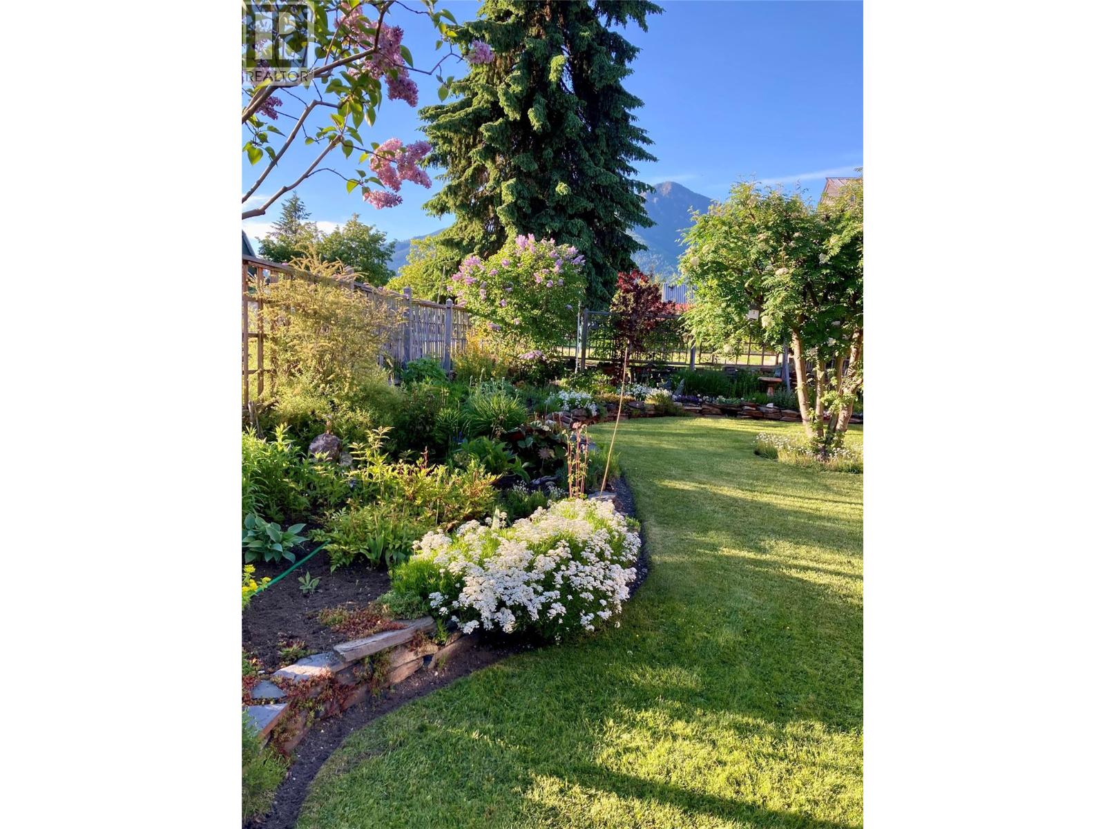 203 4th Avenue Nw, Nakusp, British Columbia  V0G 1R0 - Photo 11 - 10380970