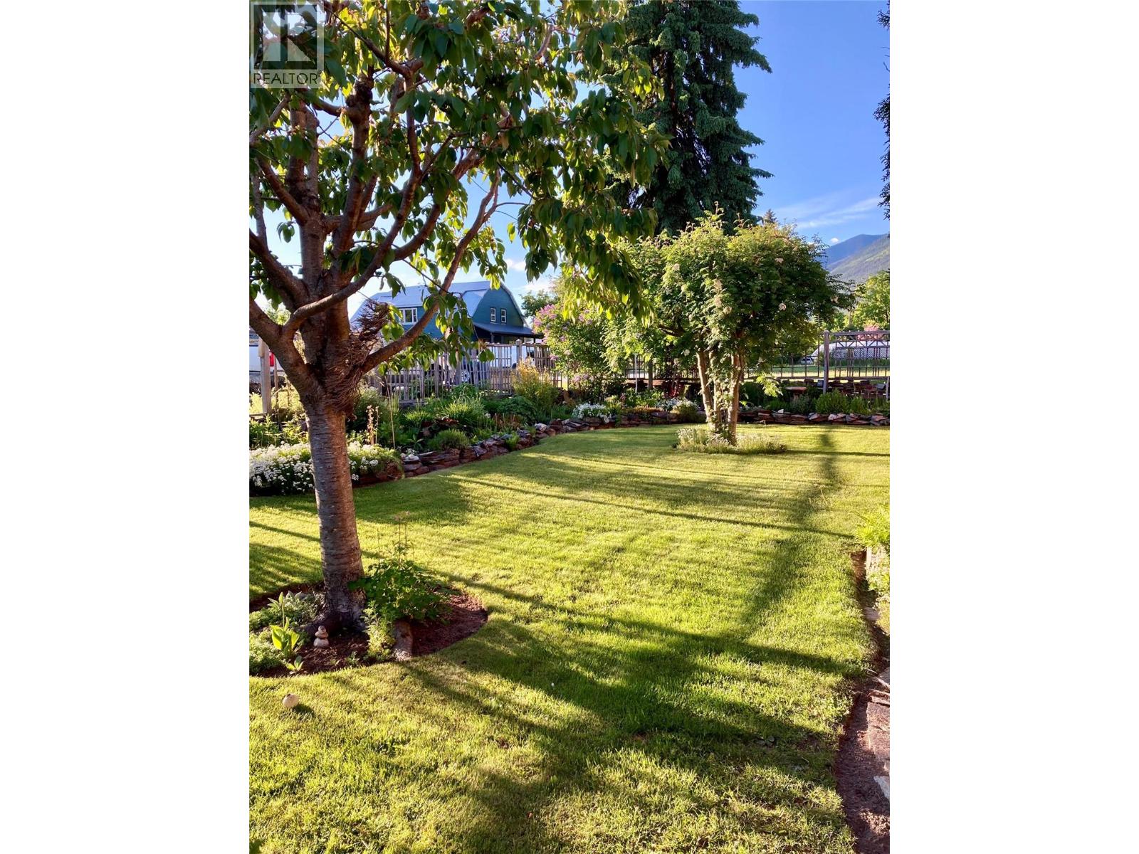 203 4th Avenue Nw, Nakusp, British Columbia  V0G 1R0 - Photo 15 - 10380970