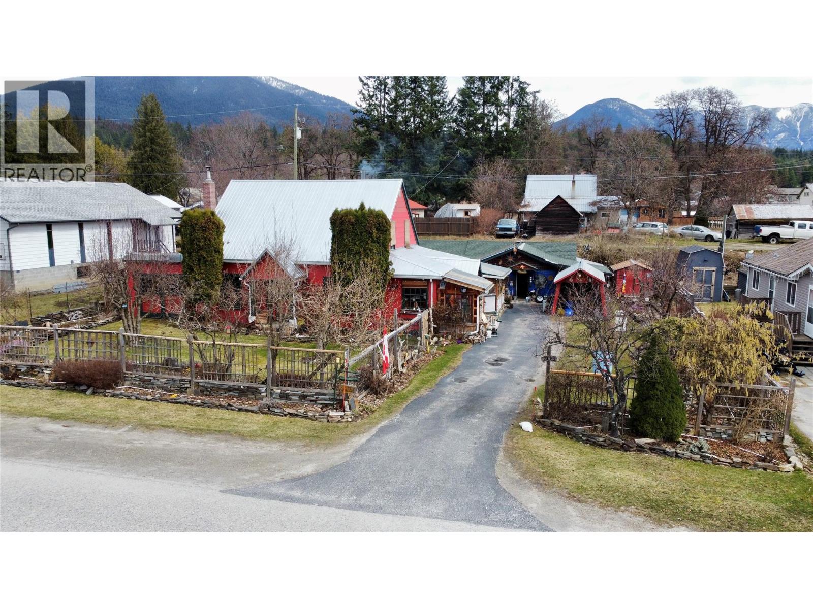 203 4th Avenue Nw, Nakusp, British Columbia  V0G 1R0 - Photo 2 - 10380970