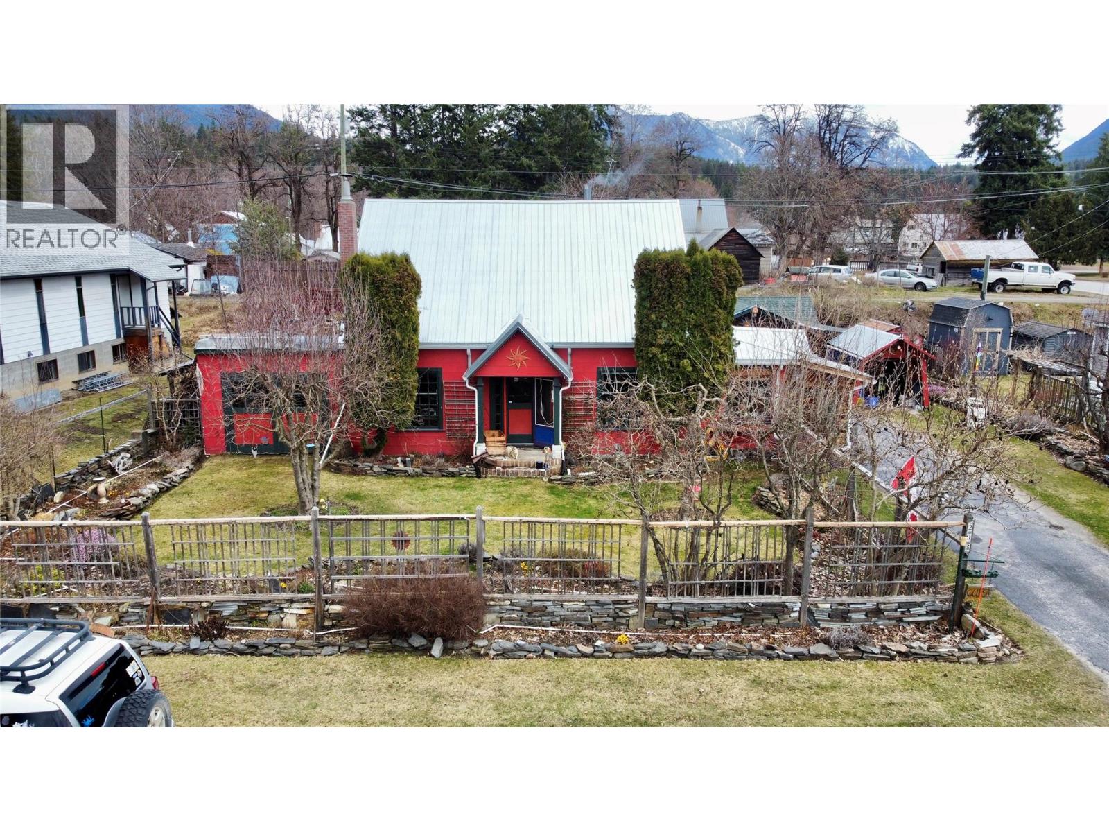 203 4th Avenue Nw, Nakusp, British Columbia  V0G 1R0 - Photo 3 - 10380970