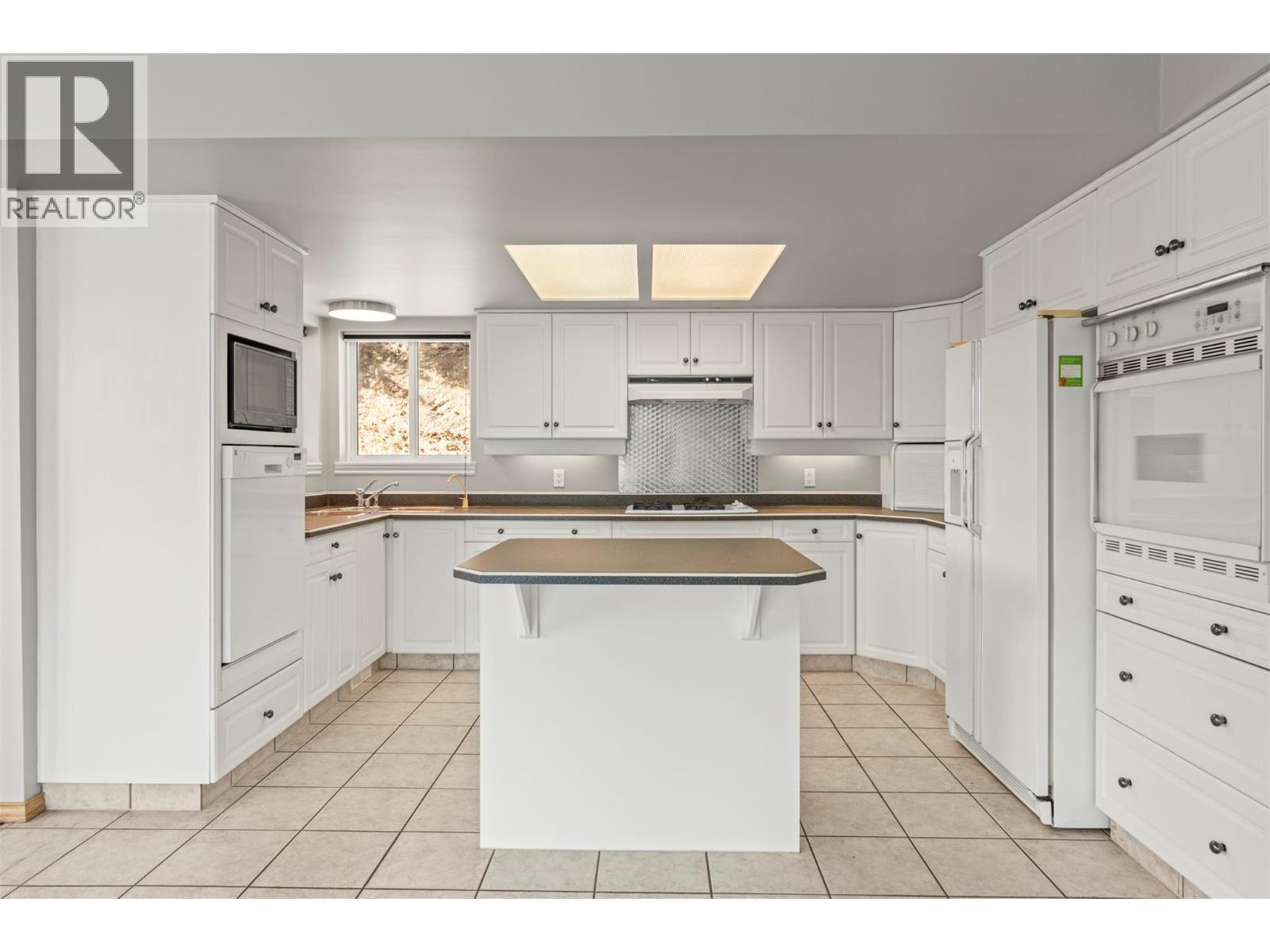 7967 Tronson Road, Vernon, British Columbia  V1H 1C6 - Photo 13 - 10381155