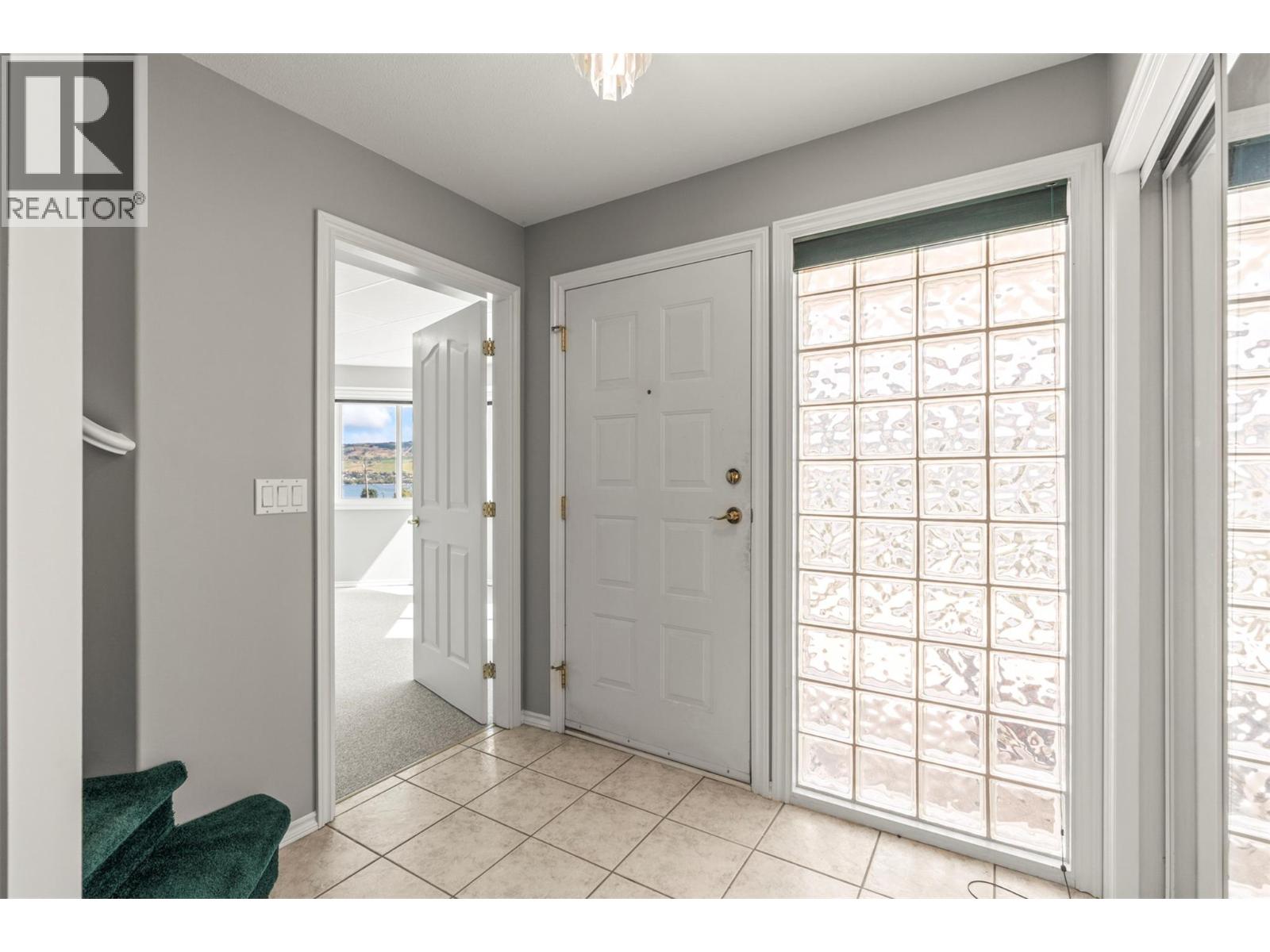 7967 Tronson Road, Vernon, British Columbia  V1H 1C6 - Photo 8 - 10381155