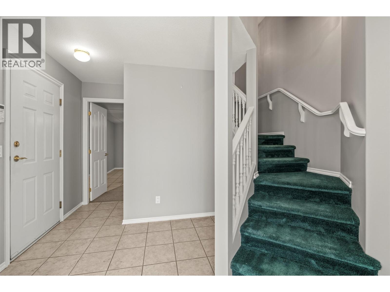 7967 Tronson Road, Vernon, British Columbia  V1H 1C6 - Photo 9 - 10381155