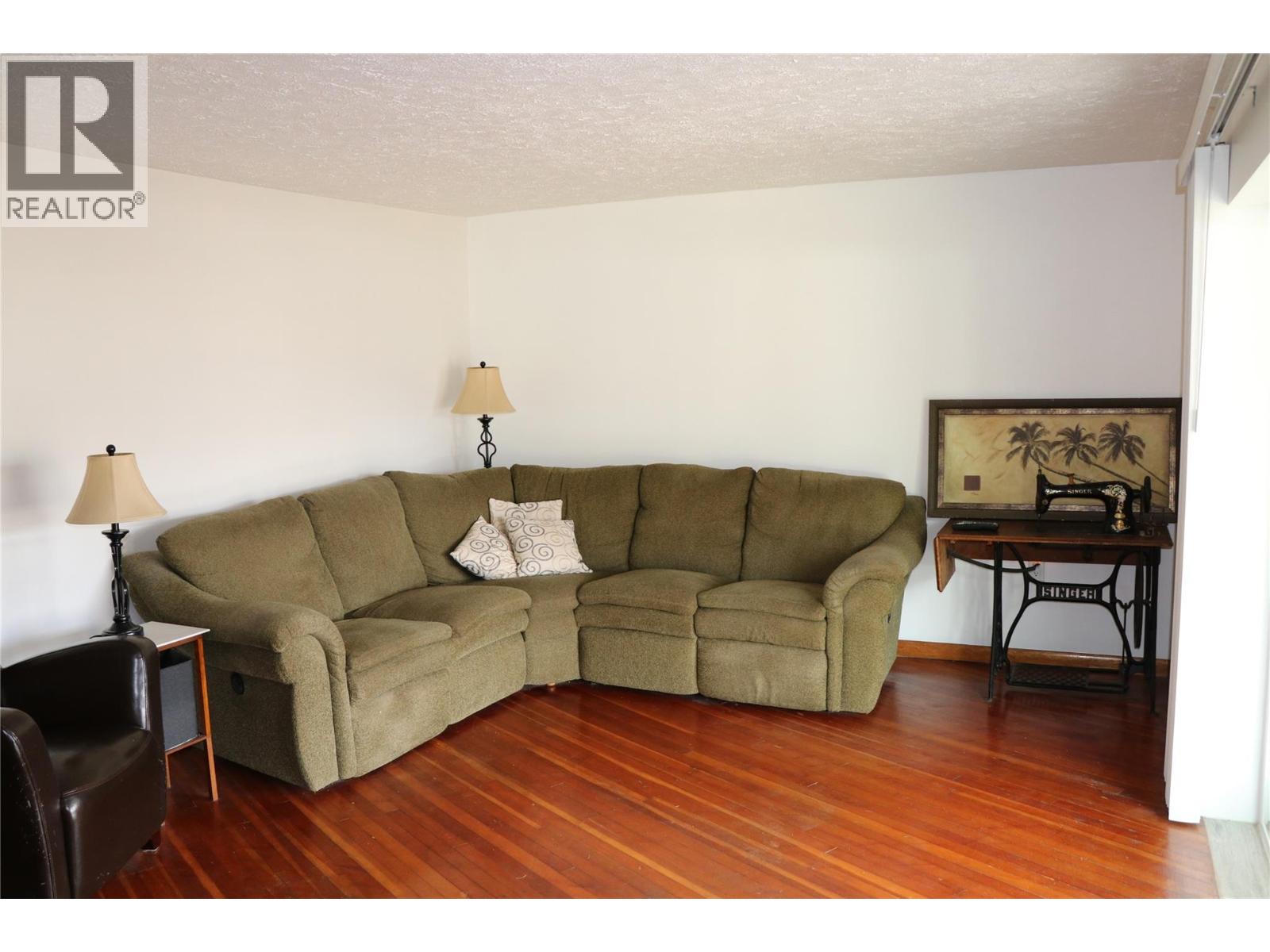 413 Willow Street, Fauquier, British Columbia  V0G 1K0 - Photo 11 - 10381157