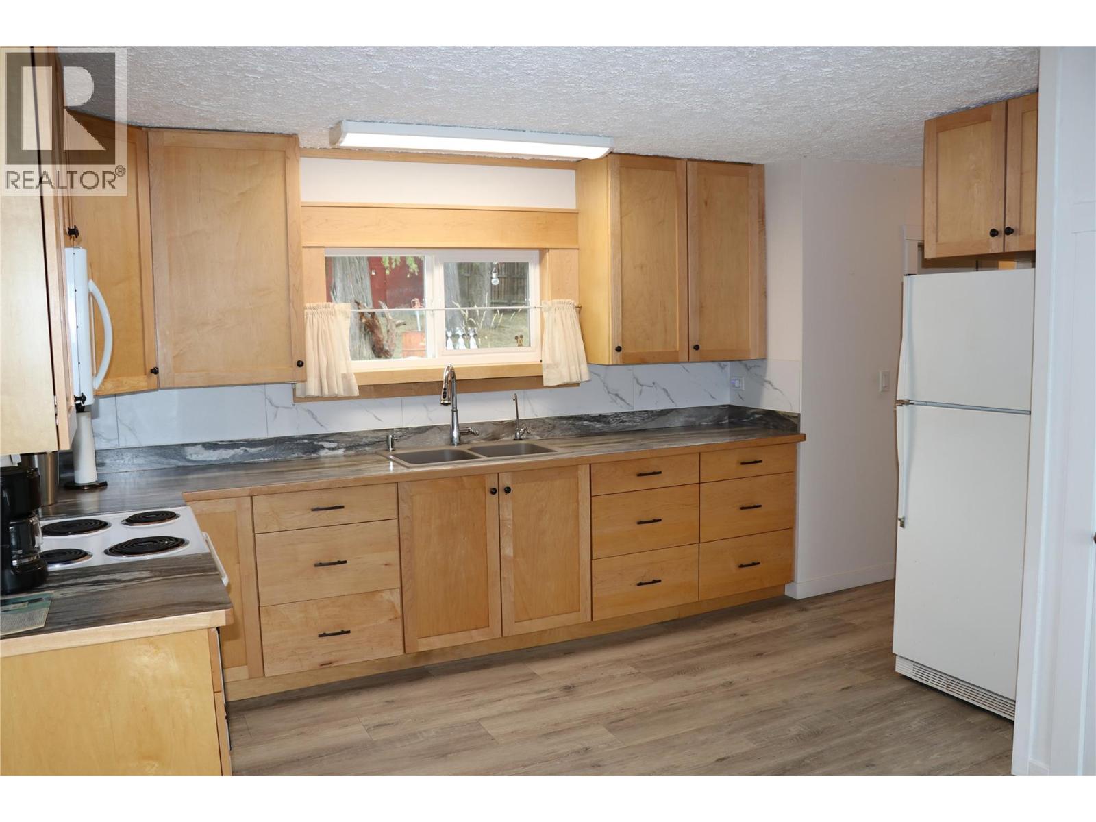 413 Willow Street, Fauquier, British Columbia  V0G 1K0 - Photo 6 - 10381157