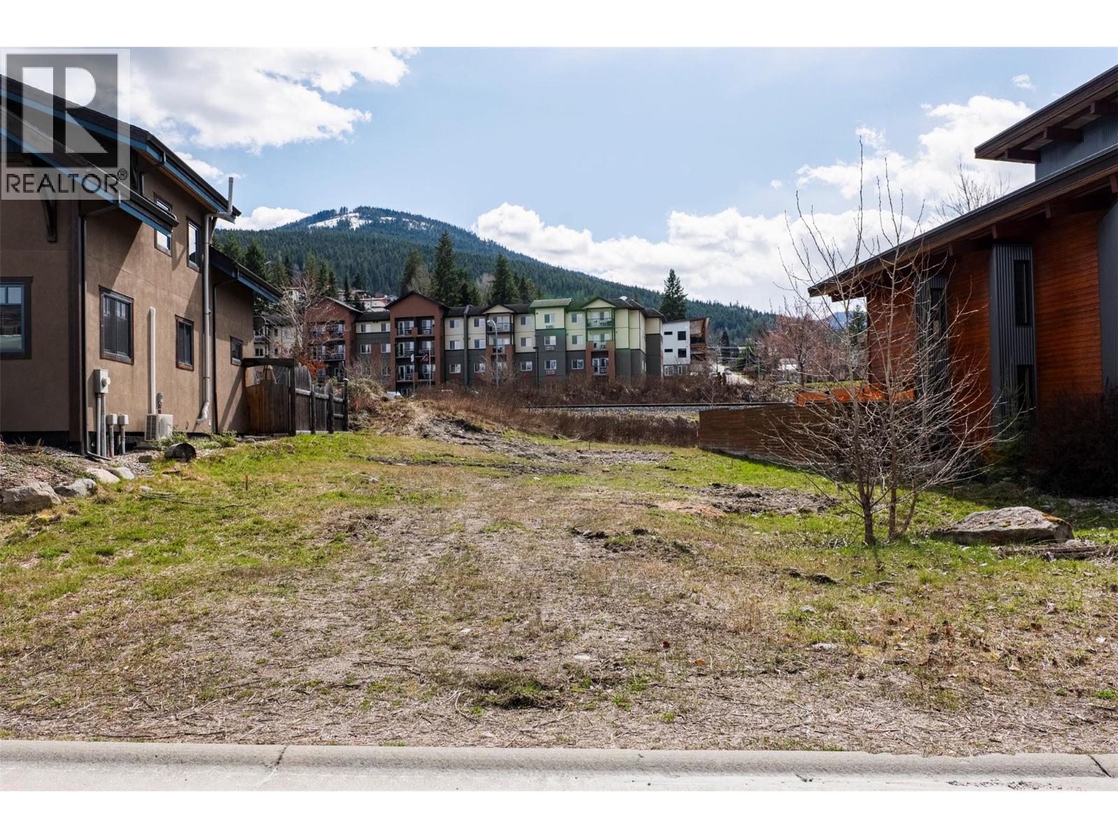 1002 Sproat Drive, Nelson, British Columbia  V1L 7B7 - Photo 2 - 10381001