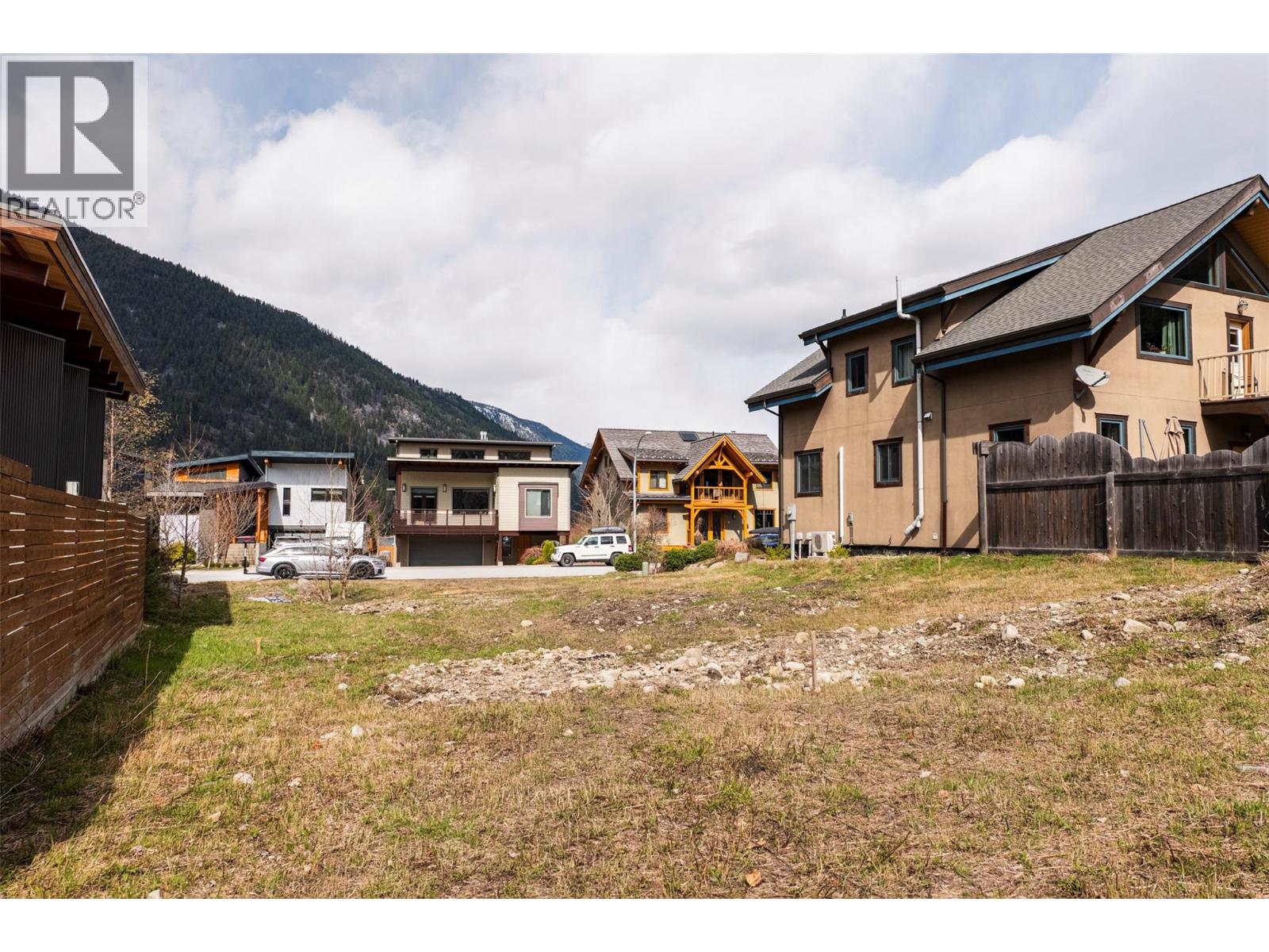 1002 Sproat Drive, Nelson, British Columbia  V1L 7B7 - Photo 5 - 10381001