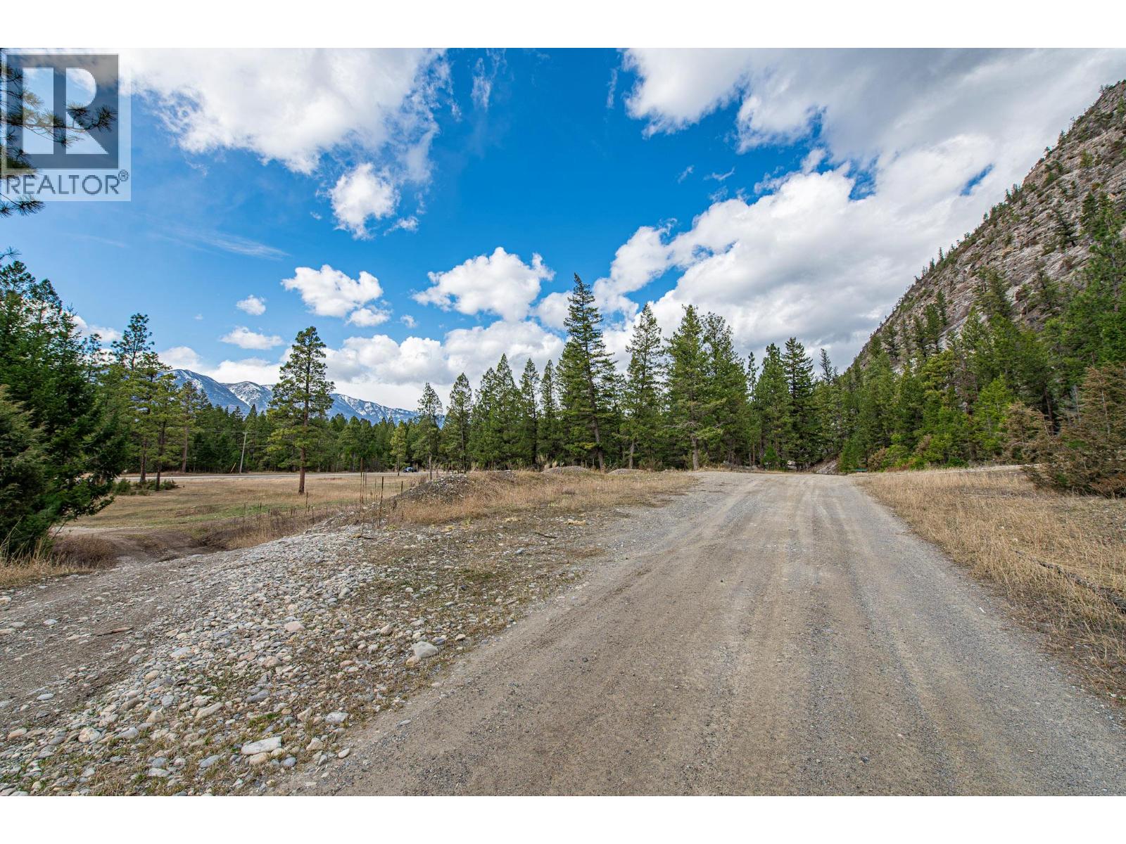 8850 Grainger Road, Canal Flats, British Columbia  V0B 1B0 - Photo 12 - 10381191