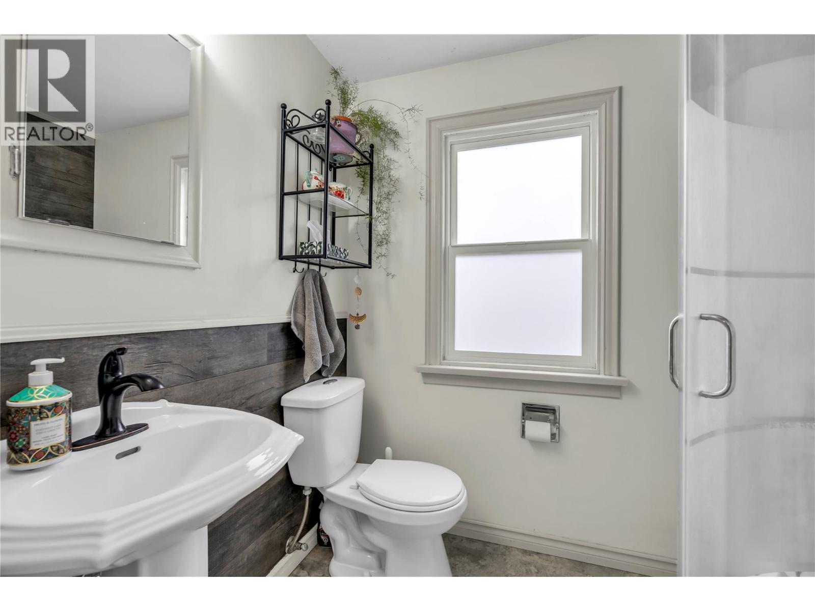 10919 Acland Street, Summerland, British Columbia  V0H 1Z0 - Photo 11 - 10381212