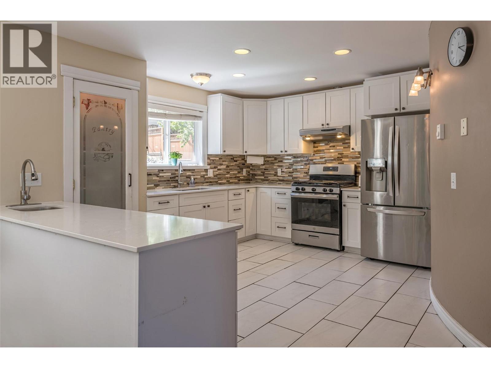 10718 Pinecrest Road, Vernon, British Columbia  V1H 2C1 - Photo 10 - 10381204