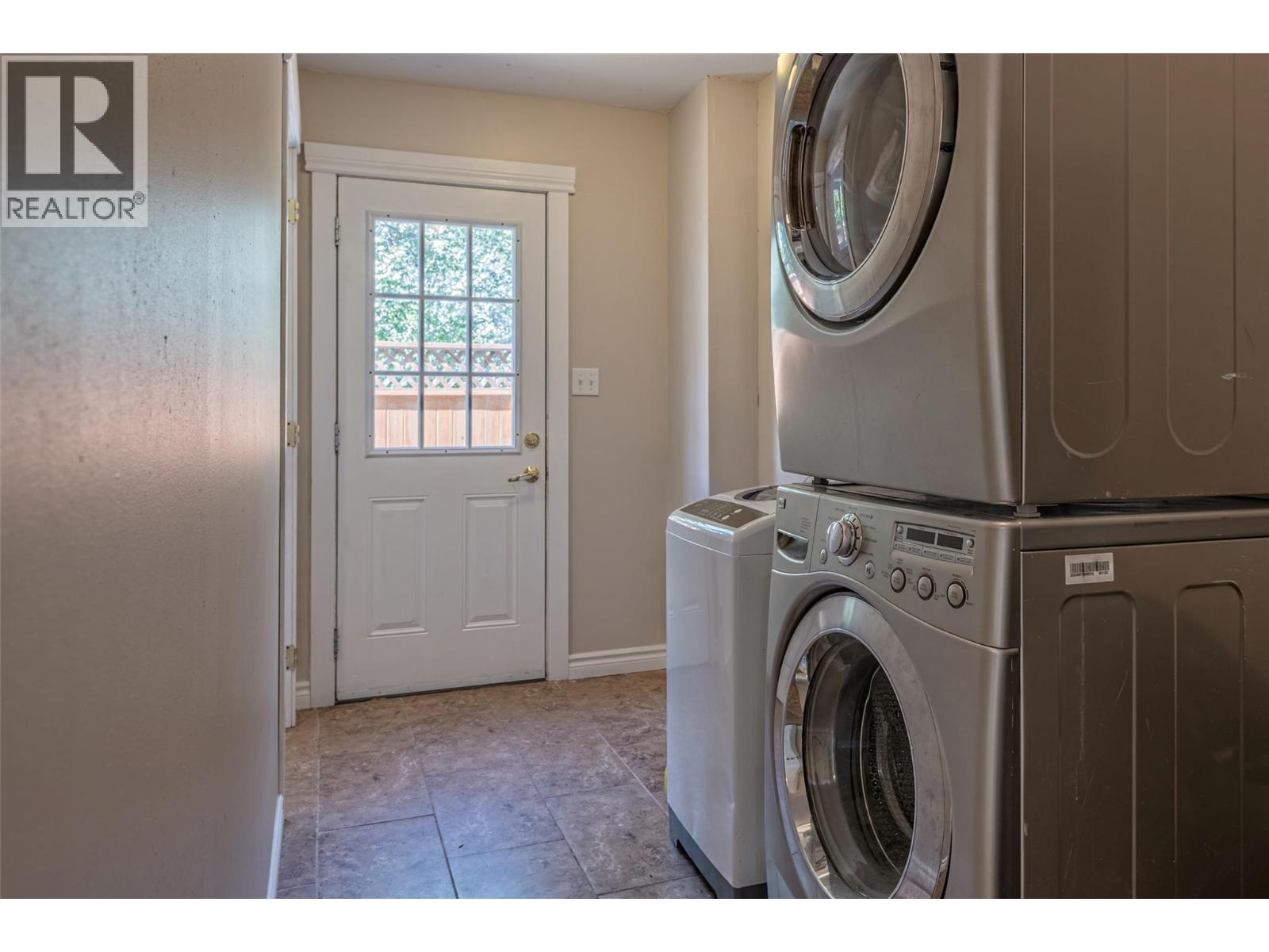 10718 Pinecrest Road, Vernon, British Columbia  V1H 2C1 - Photo 17 - 10381204