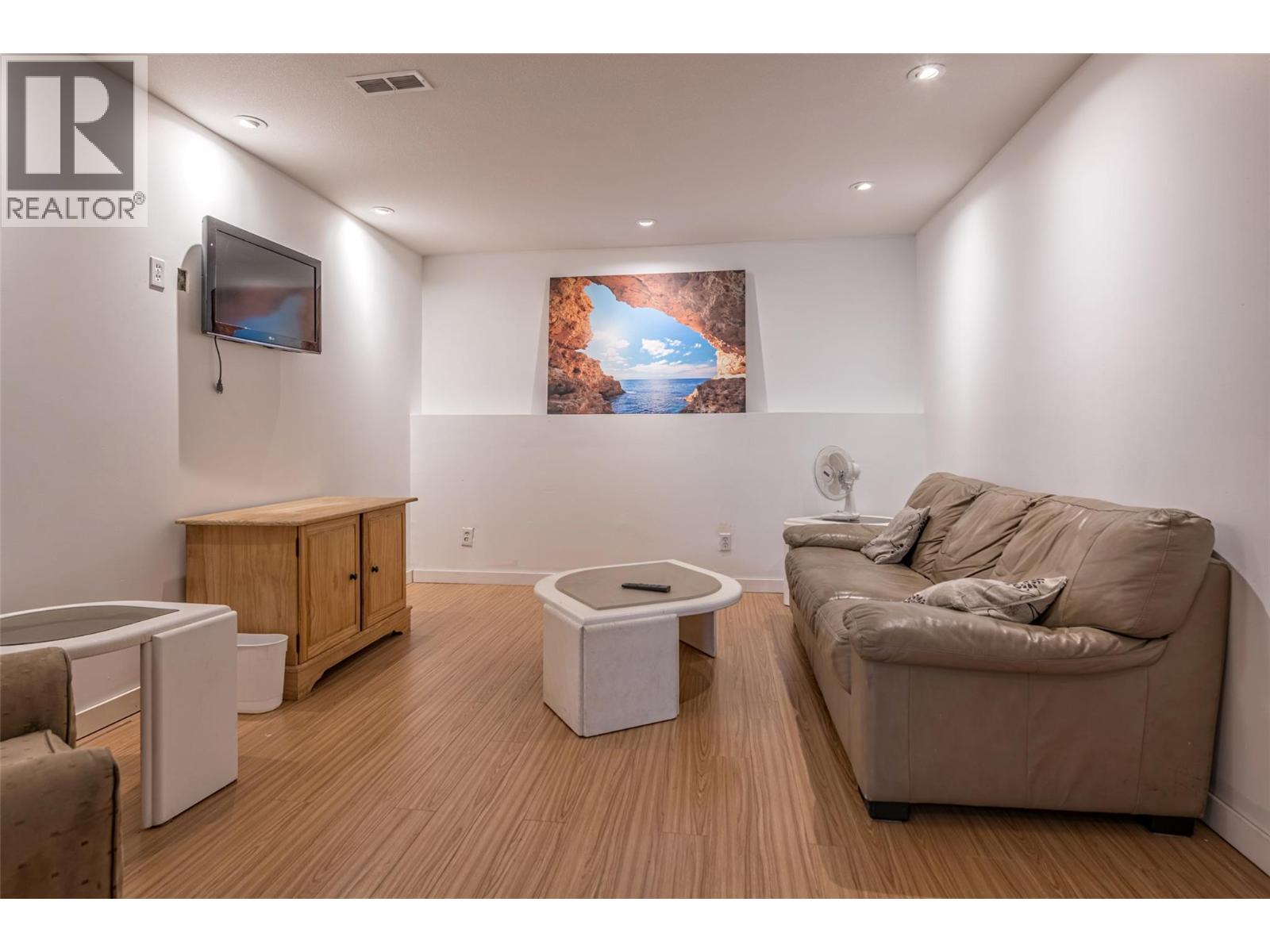 10718 Pinecrest Road, Vernon, British Columbia  V1H 2C1 - Photo 18 - 10381204