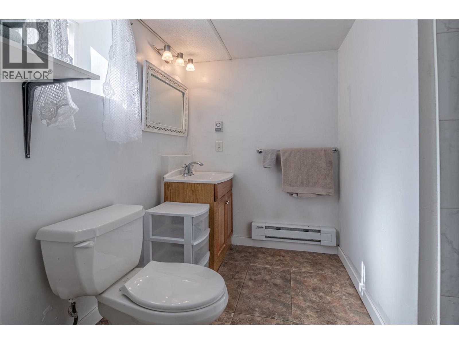 10718 Pinecrest Road, Vernon, British Columbia  V1H 2C1 - Photo 26 - 10381204