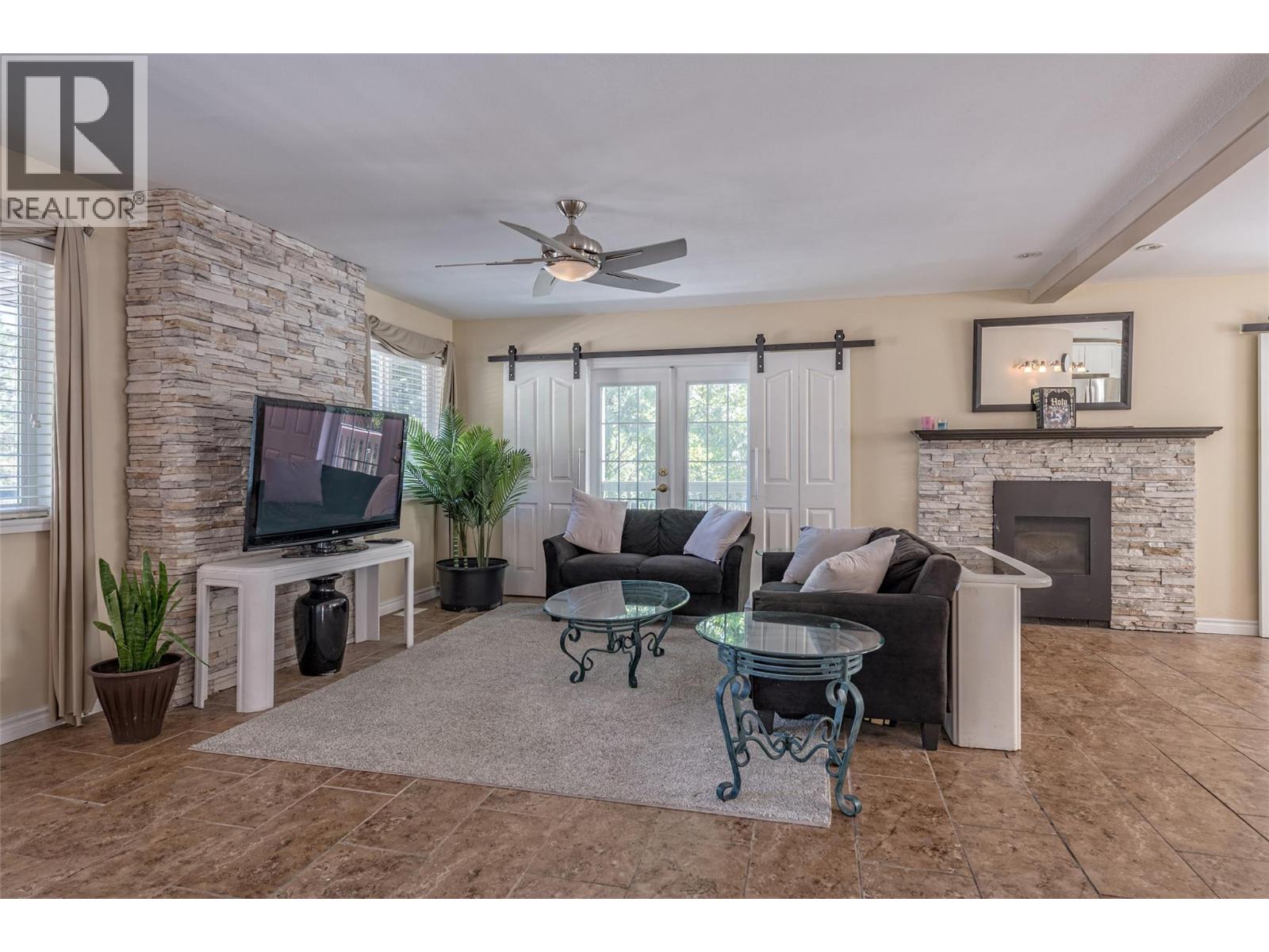 10718 Pinecrest Road, Vernon, British Columbia  V1H 2C1 - Photo 4 - 10381204