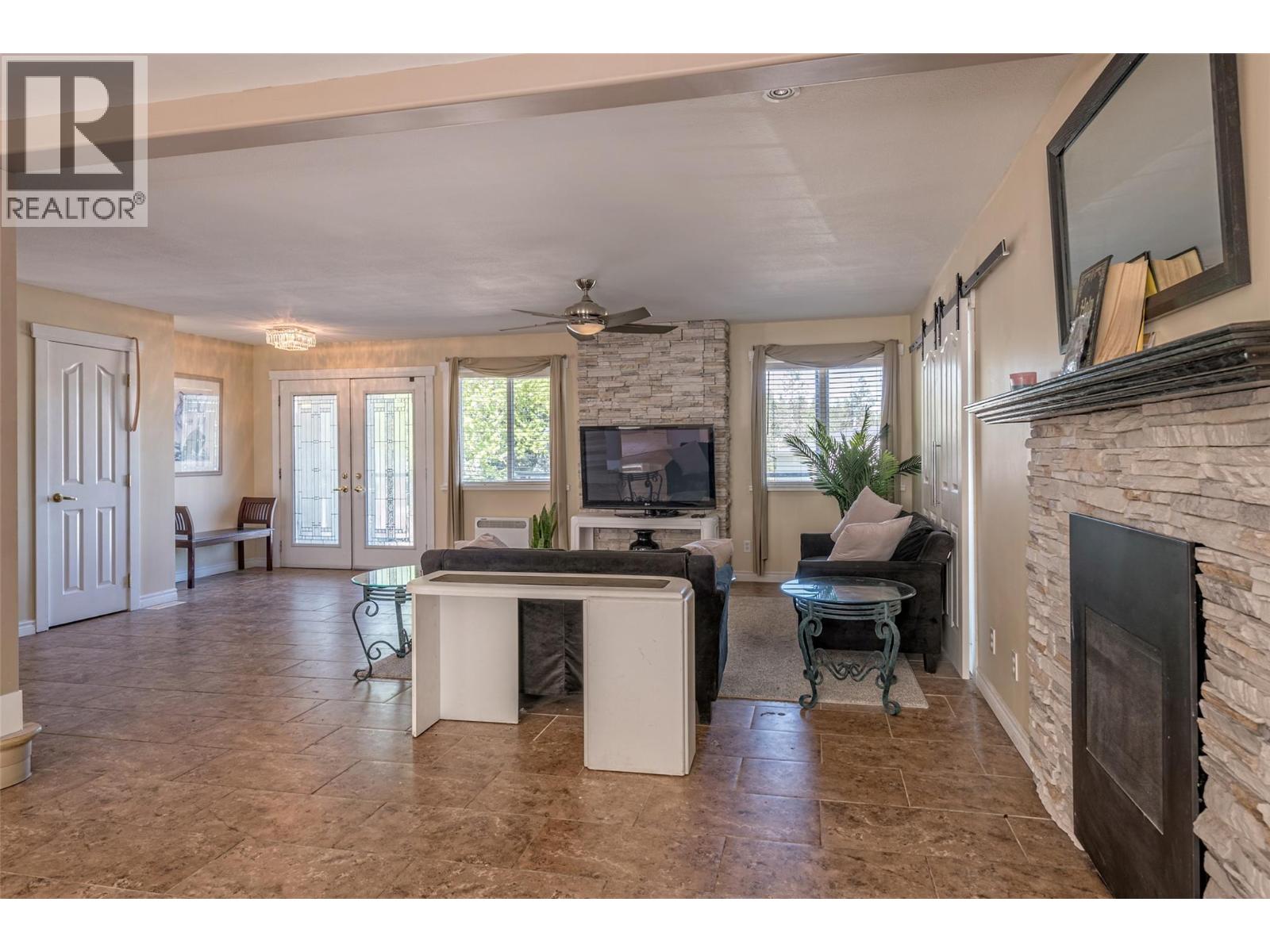 10718 Pinecrest Road, Vernon, British Columbia  V1H 2C1 - Photo 7 - 10381204