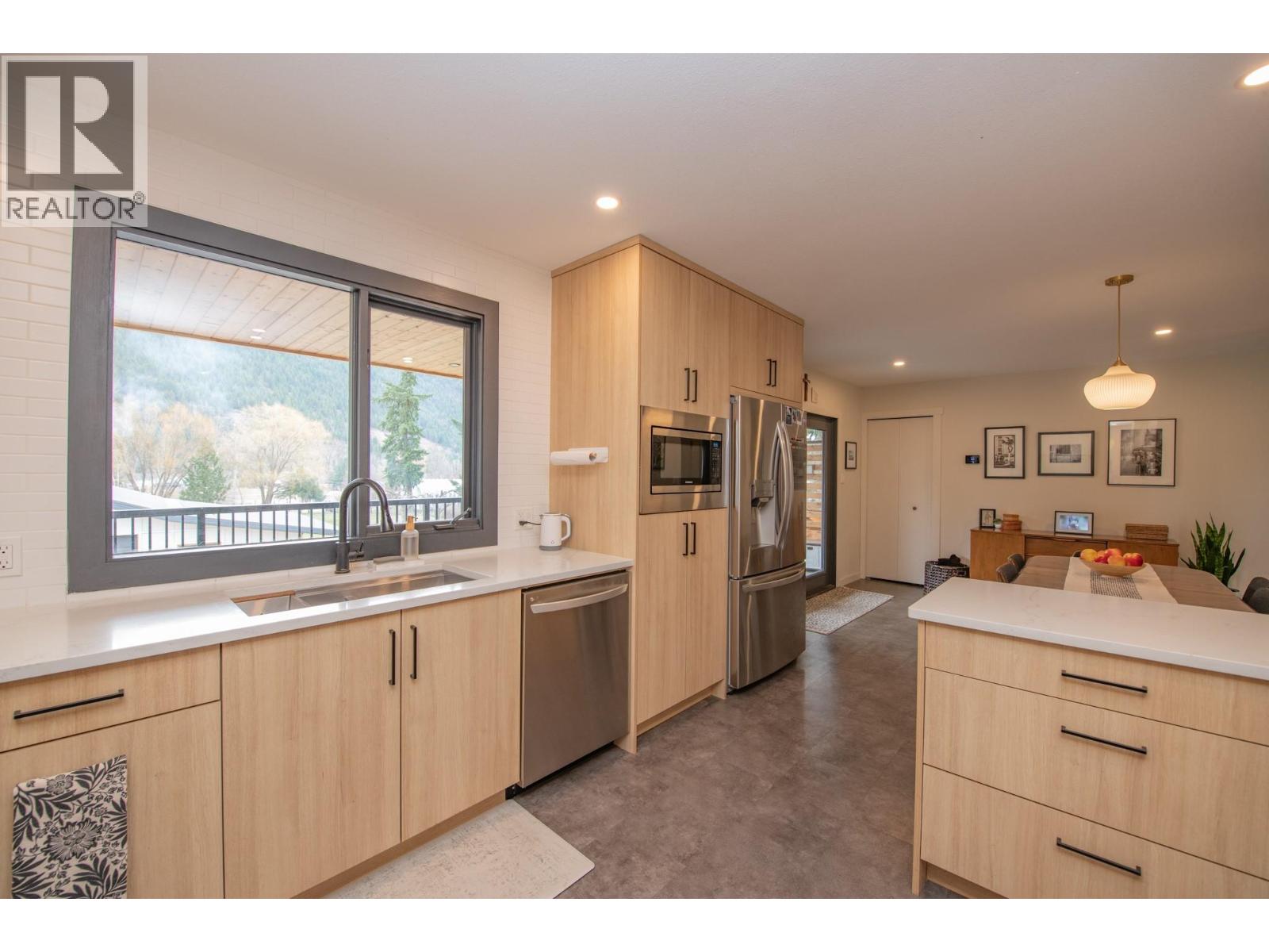 303 Lumby Mabel Lake Road, Lumby, British Columbia  V0E 2G5 - Photo 11 - 10381221