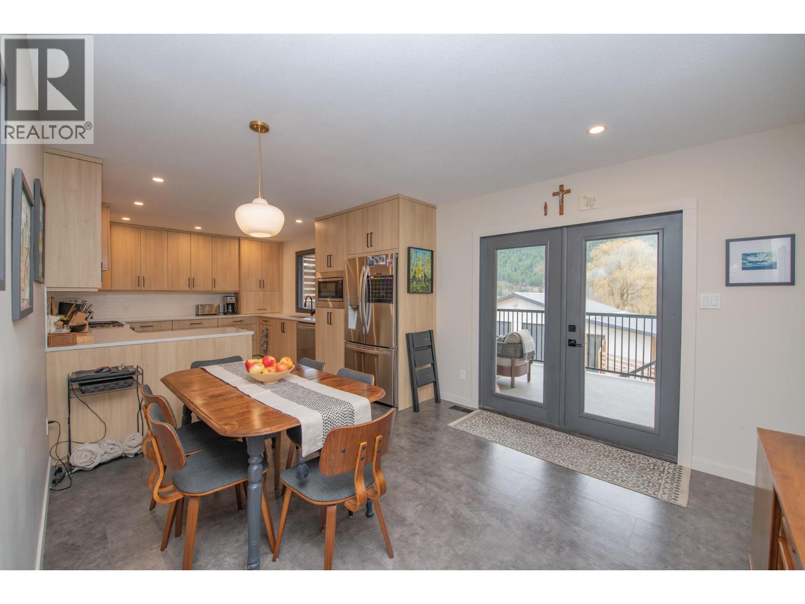 303 Lumby Mabel Lake Road, Lumby, British Columbia  V0E 2G5 - Photo 14 - 10381221