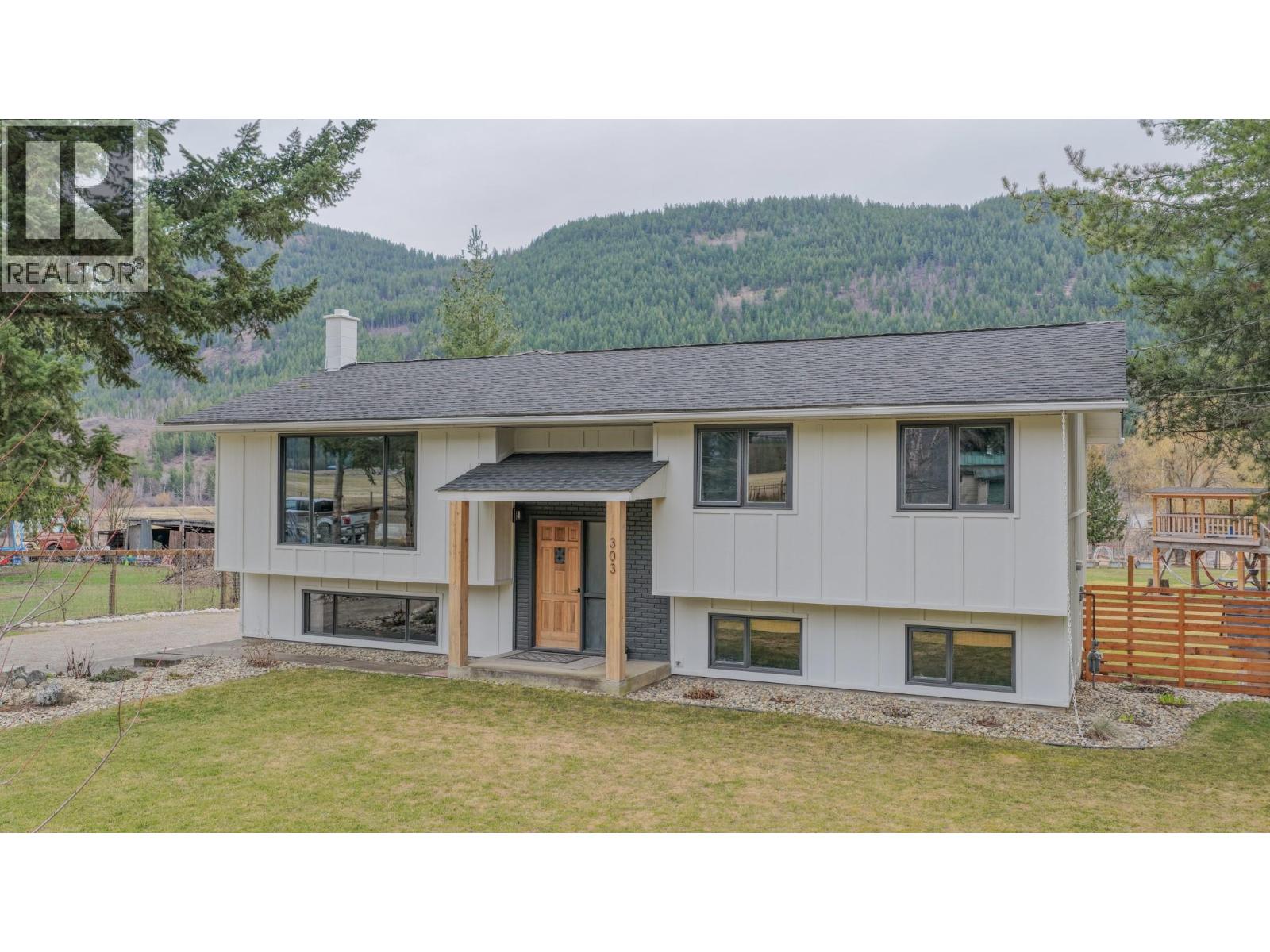 303 Lumby Mabel Lake Road, Lumby, British Columbia  V0E 2G5 - Photo 2 - 10381221