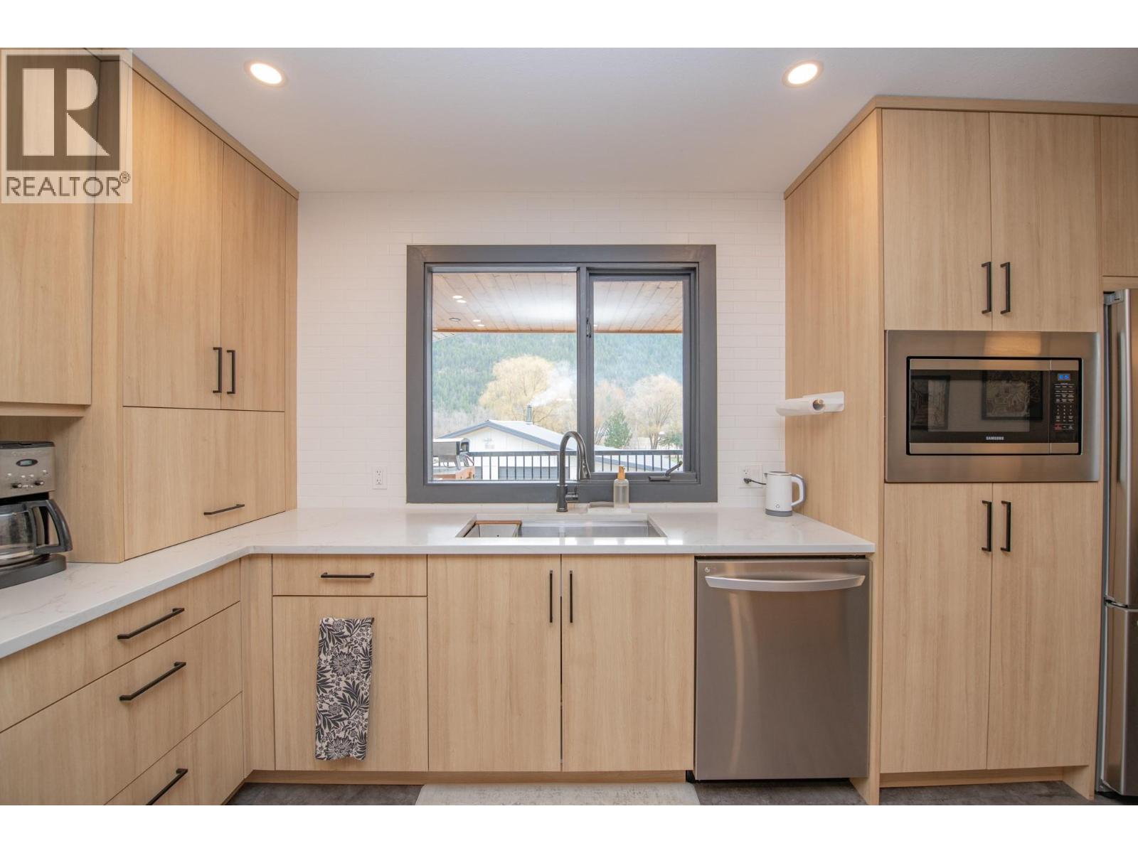 303 Lumby Mabel Lake Road, Lumby, British Columbia  V0E 2G5 - Photo 8 - 10381221