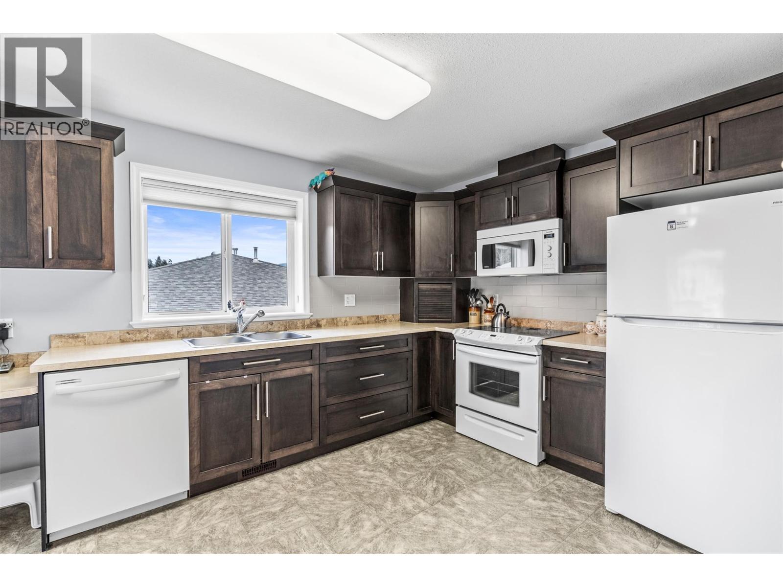 2675 Pine Avenue Unit# 54, Lumby, British Columbia  V0E 2G5 - Photo 13 - 10381179