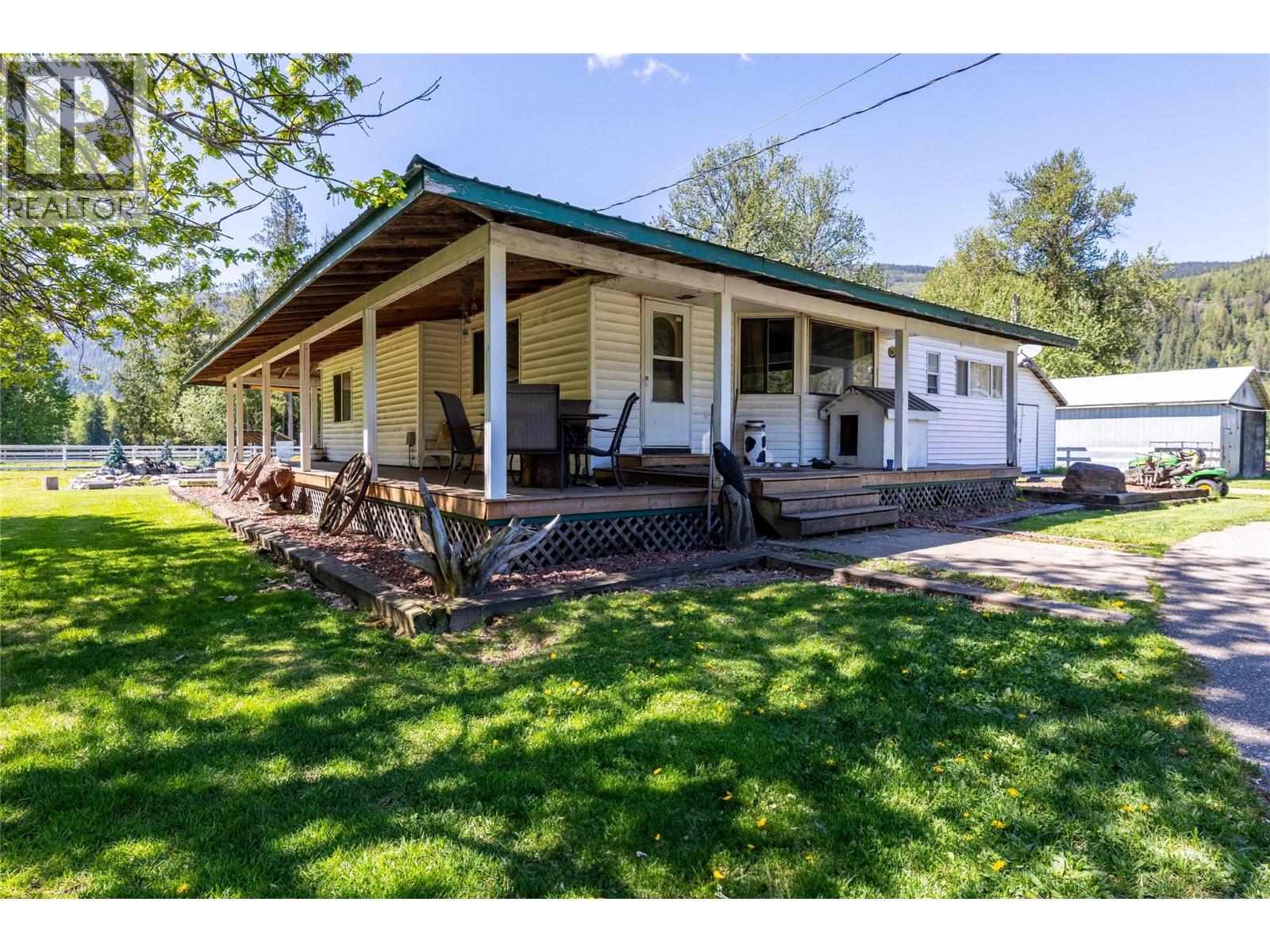 2169 Solsqua Road, Sicamous, British Columbia  V0E 2V0 - Photo 2 - 10381248