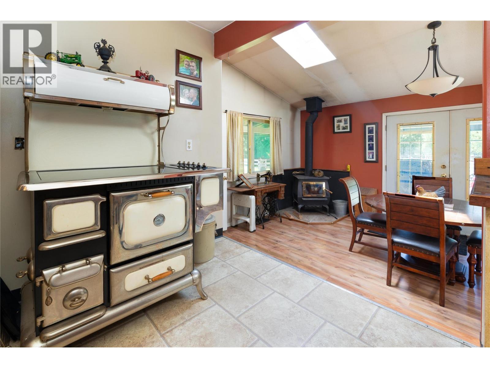 2169 Solsqua Road, Sicamous, British Columbia  V0E 2V0 - Photo 4 - 10381248