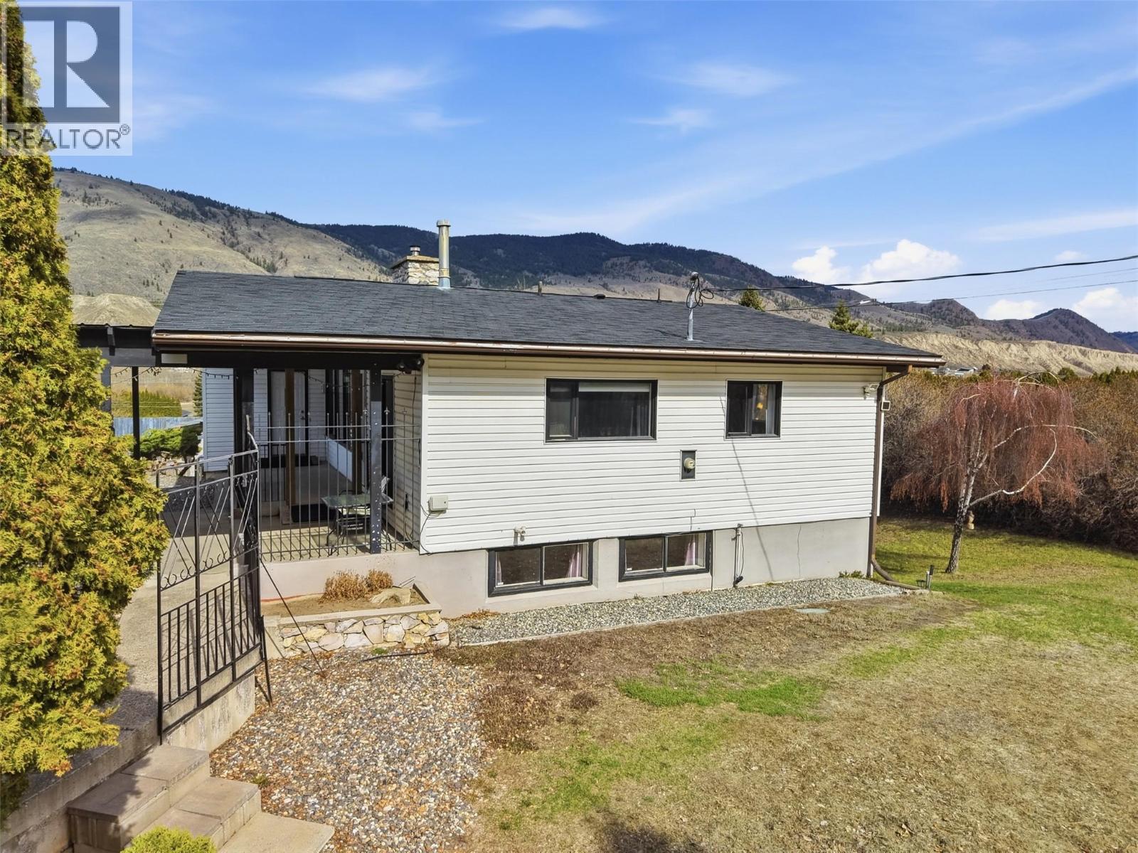 2794 Sunset Drive, Kamloops, British Columbia  V2C 4K6 - Photo 2 - 10381103