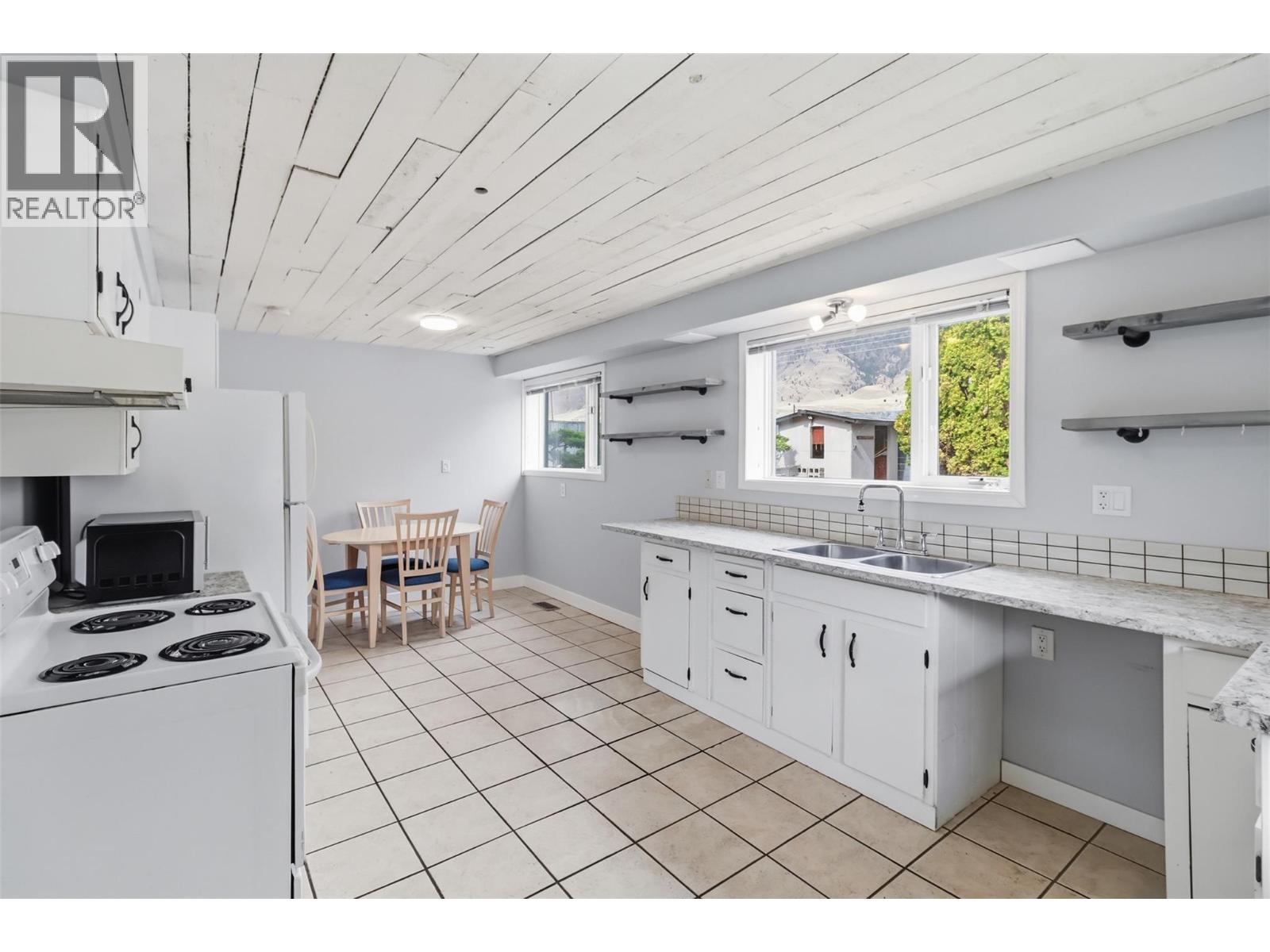 2794 Sunset Drive, Kamloops, British Columbia  V2C 4K6 - Photo 36 - 10381103