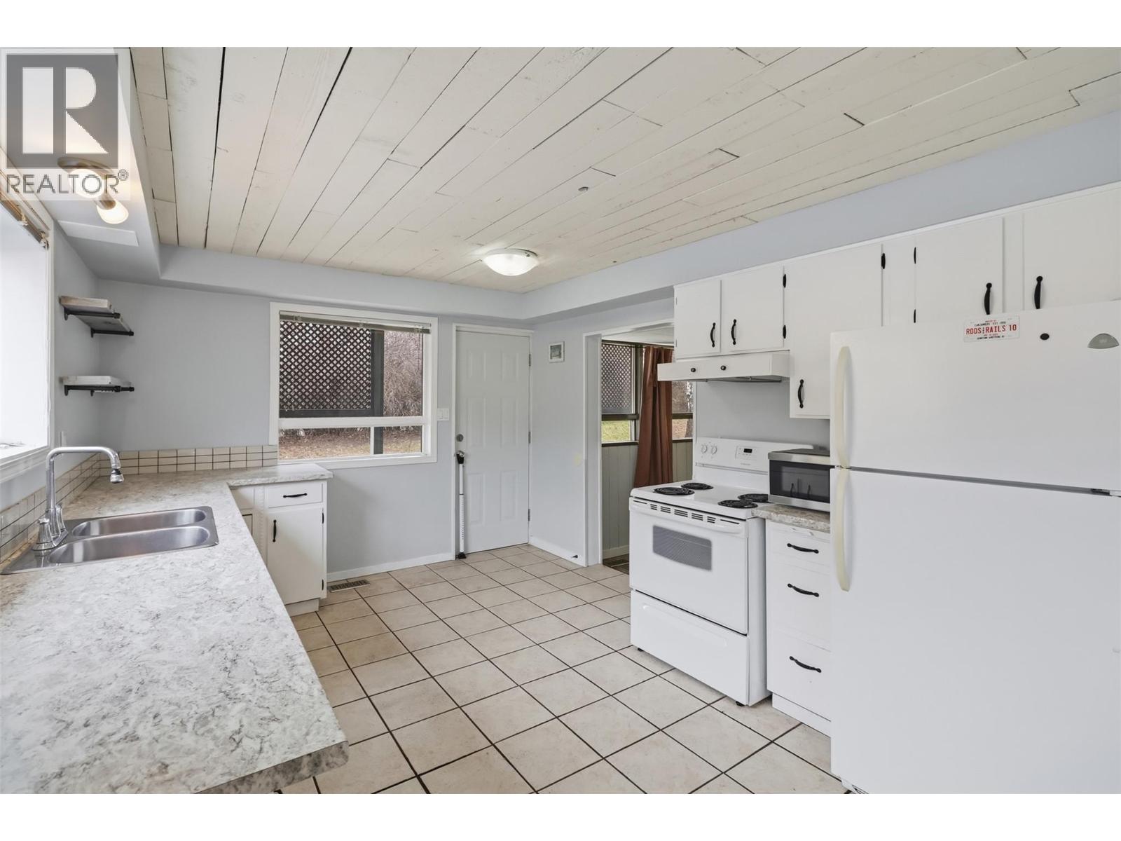 2794 Sunset Drive, Kamloops, British Columbia  V2C 4K6 - Photo 37 - 10381103