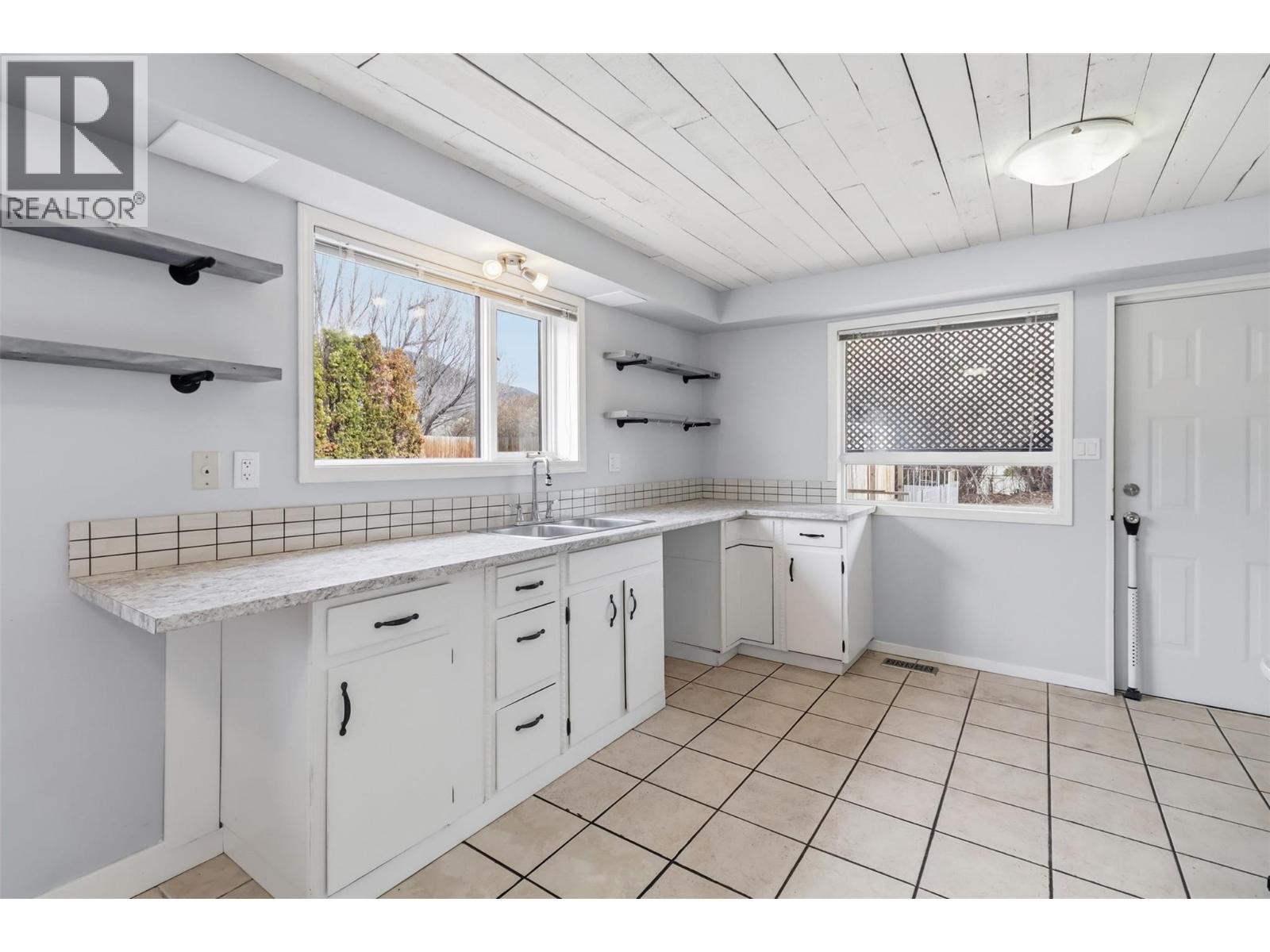 2794 Sunset Drive, Kamloops, British Columbia  V2C 4K6 - Photo 39 - 10381103