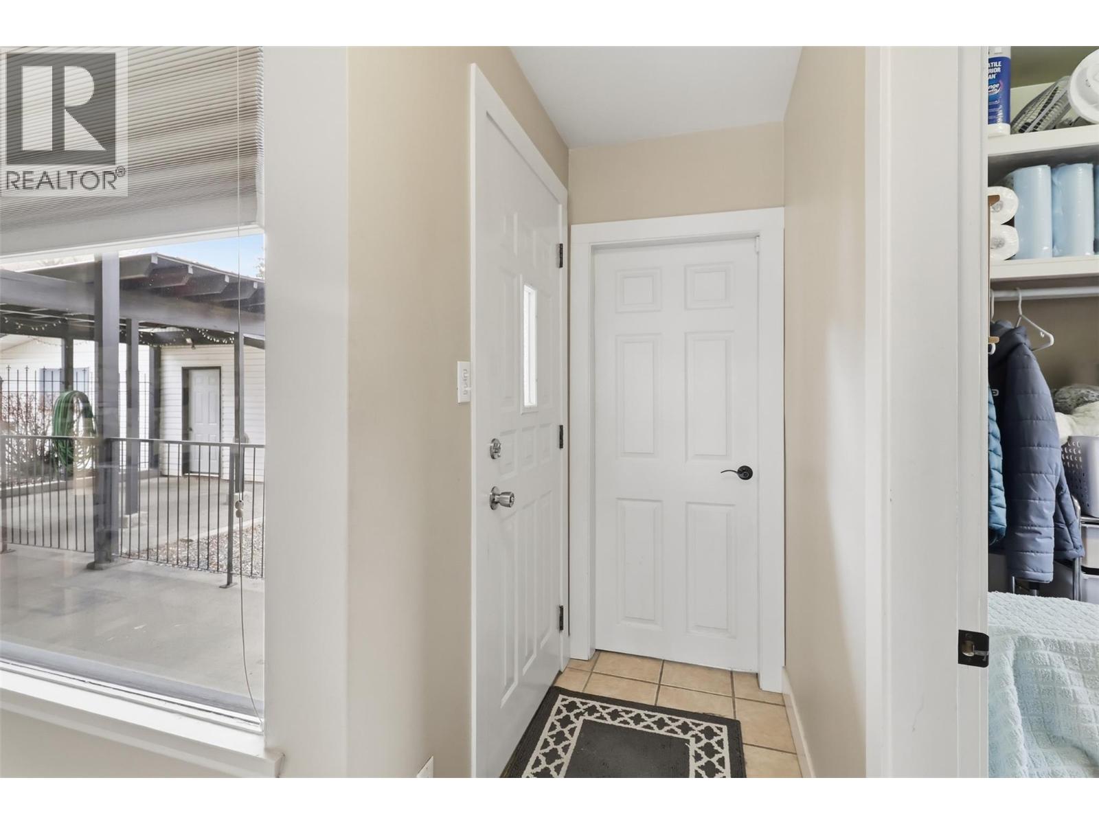 2794 Sunset Drive, Kamloops, British Columbia  V2C 4K6 - Photo 9 - 10381103