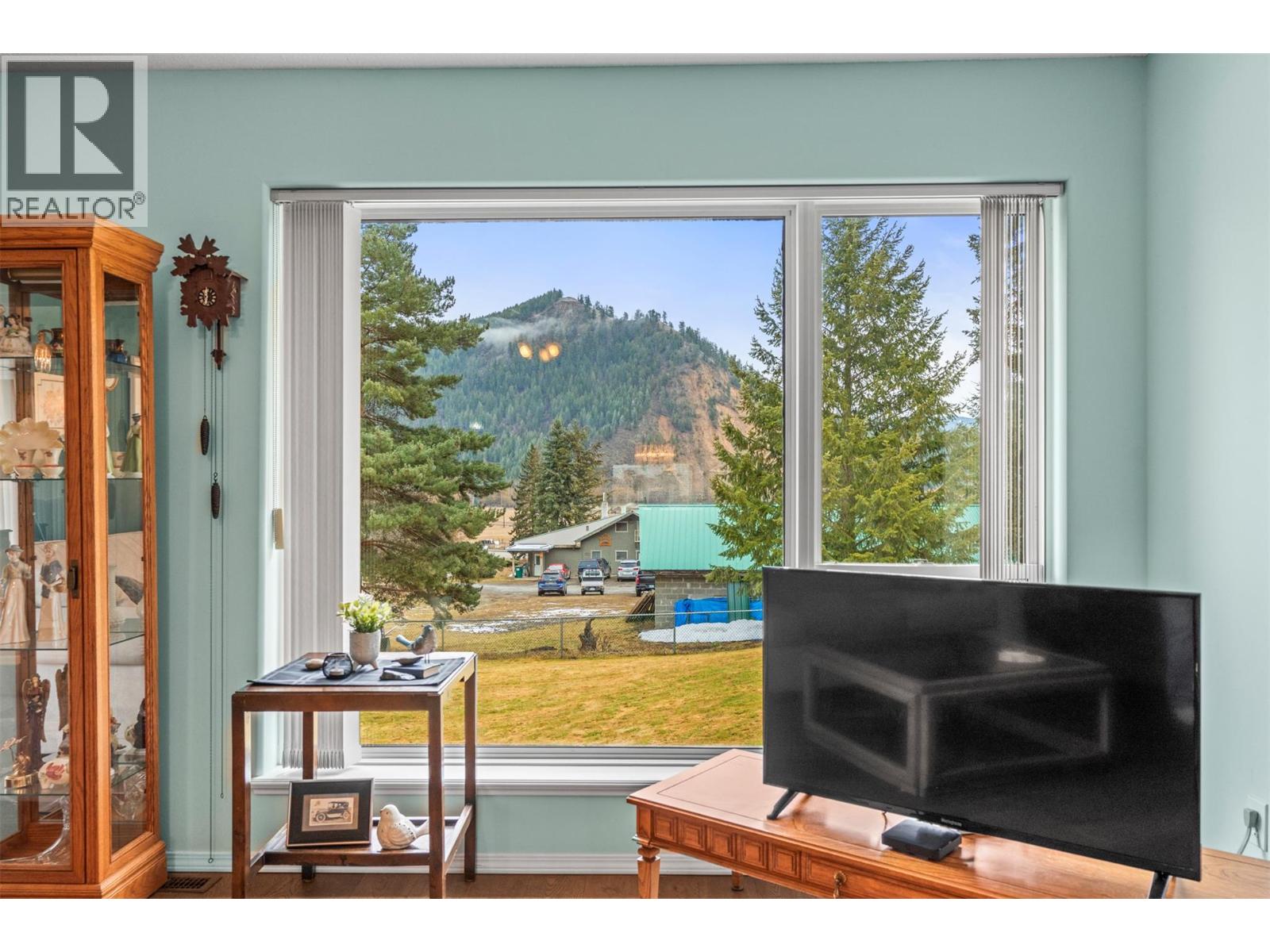 2675 Pine Avenue Unit# 55, Lumby, British Columbia  V0E 2G5 - Photo 10 - 10381177