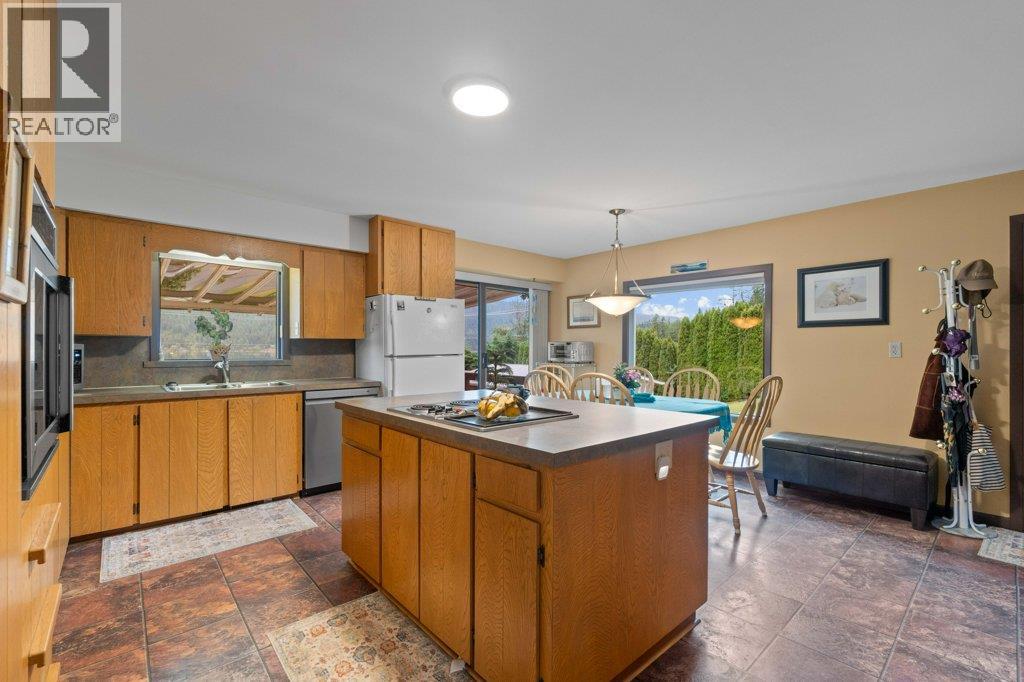 2504 Blind Bay Road, Blind Bay, British Columbia  V0E 1H1 - Photo 12 - 10380732