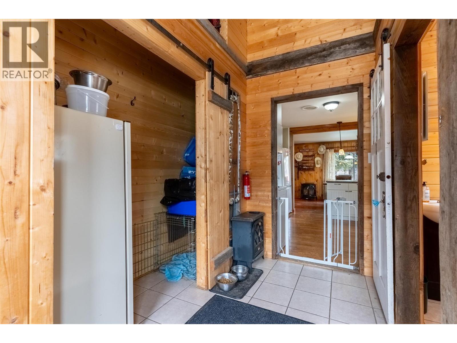 1556 Chasm Road, Clinton, British Columbia  V0K 1K0 - Photo 4 - 10381023