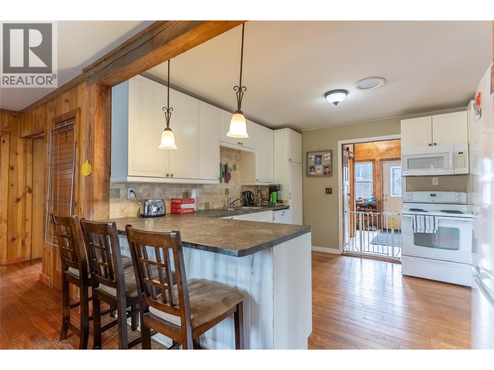 1556 Chasm Road, Clinton, British Columbia  V0K 1K0 - Photo 6 - 10381023