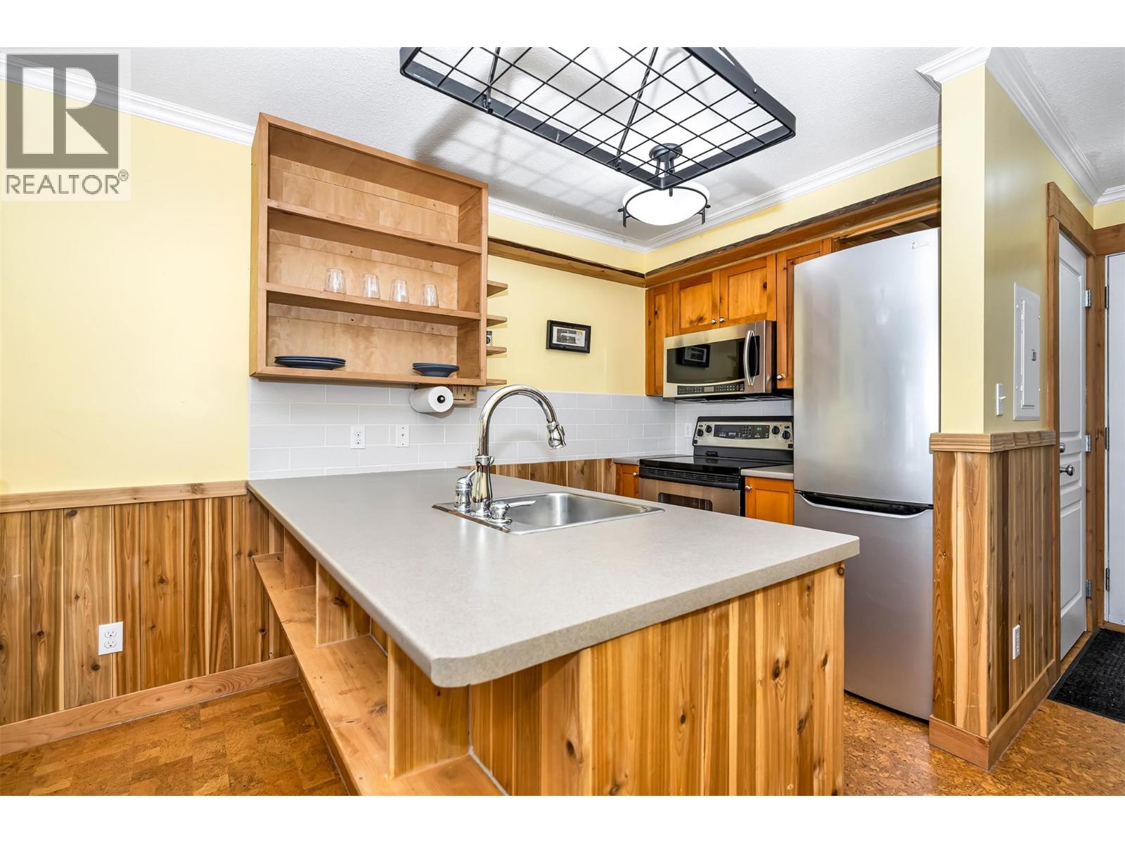 9810 Silver Star Road Unit# 306, Silver Star, British Columbia  V1B 3X5 - Photo 20 - 10380854