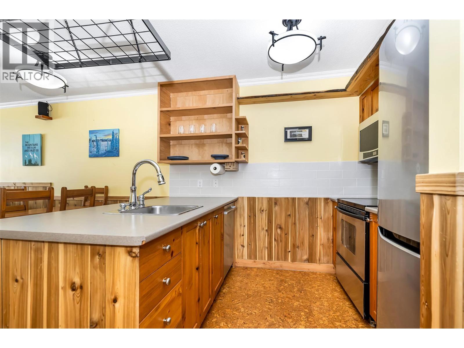 9810 Silver Star Road Unit# 306, Silver Star, British Columbia  V1B 3X5 - Photo 21 - 10380854