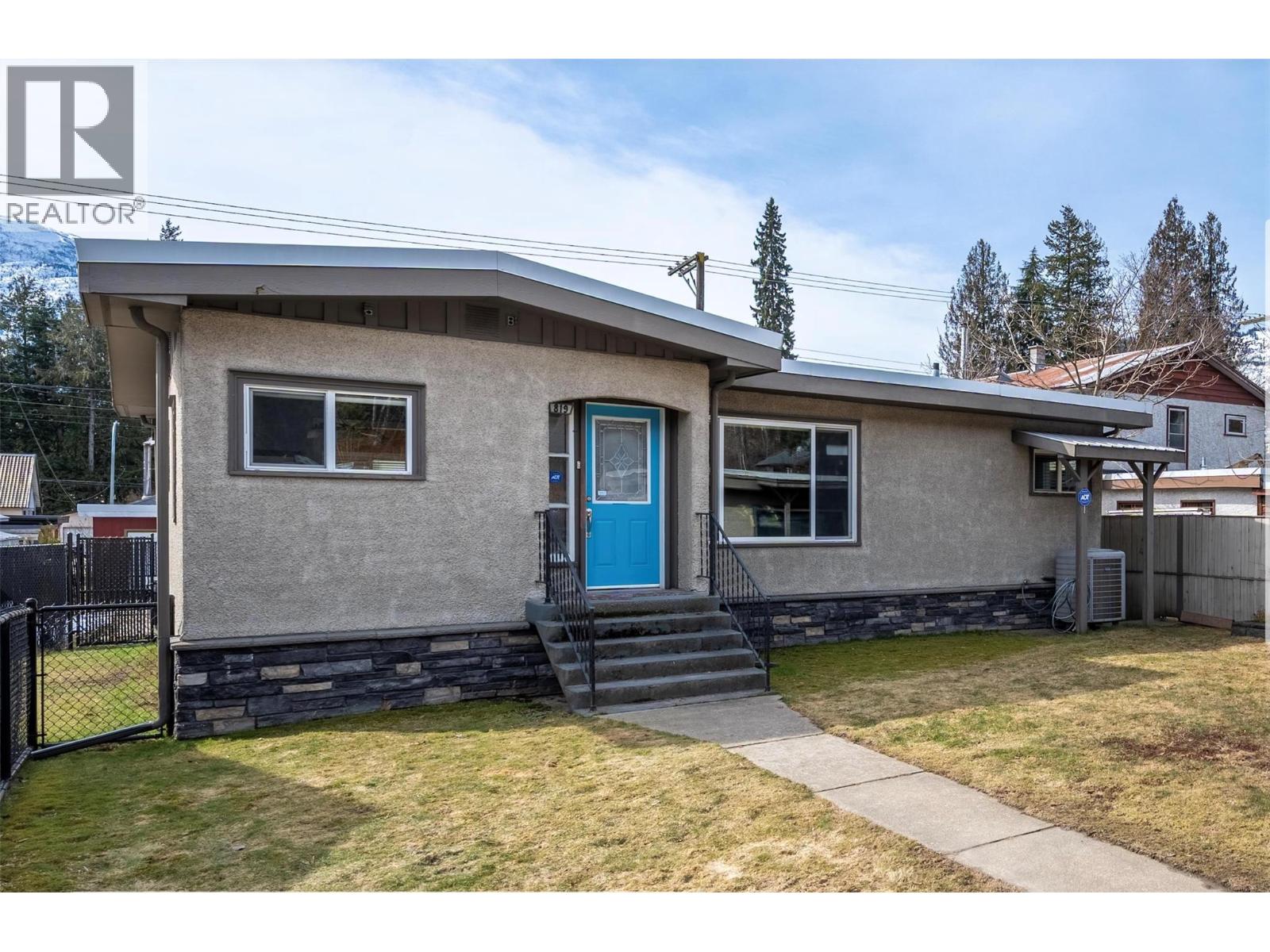 819 Victoria Road W, Revelstoke, British Columbia  V0E 2S0 - Photo 1 - 10380451