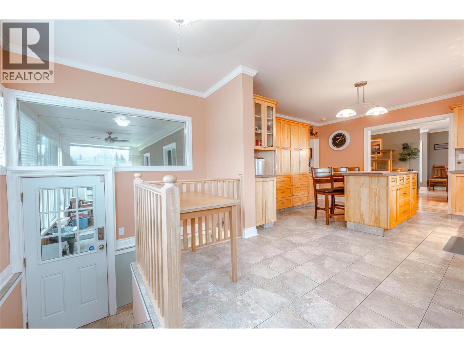 819 Victoria Road W, Revelstoke, British Columbia  V0E 2S0 - Photo 12 - 10380451