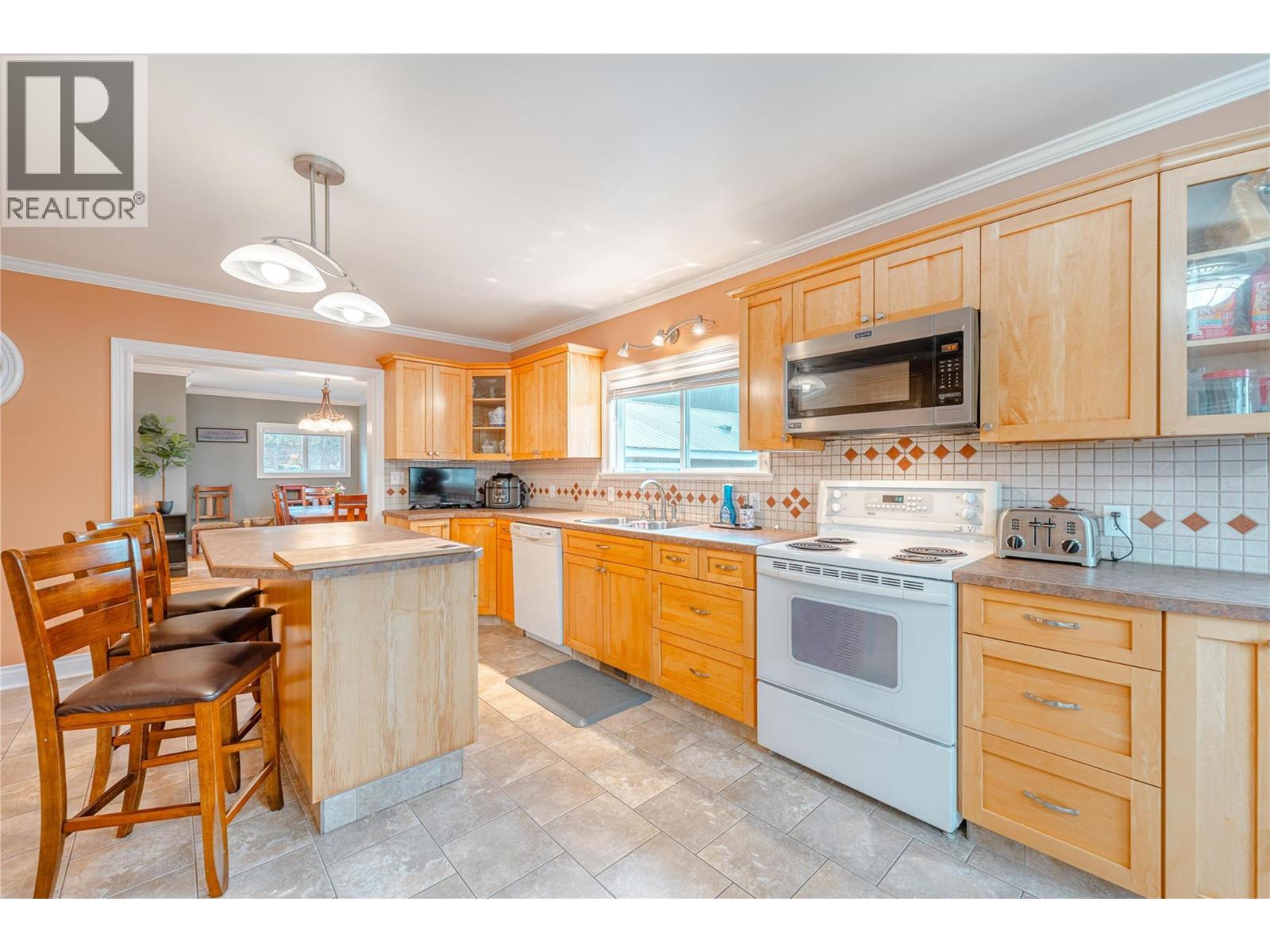 819 Victoria Road W, Revelstoke, British Columbia  V0E 2S0 - Photo 13 - 10380451