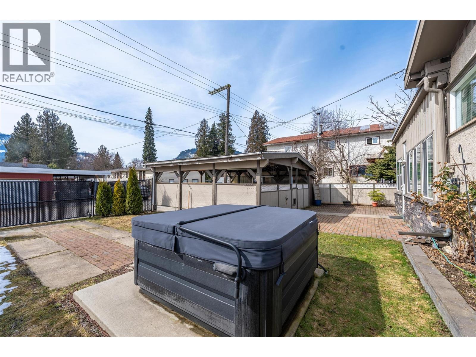 819 Victoria Road W, Revelstoke, British Columbia  V0E 2S0 - Photo 9 - 10380451