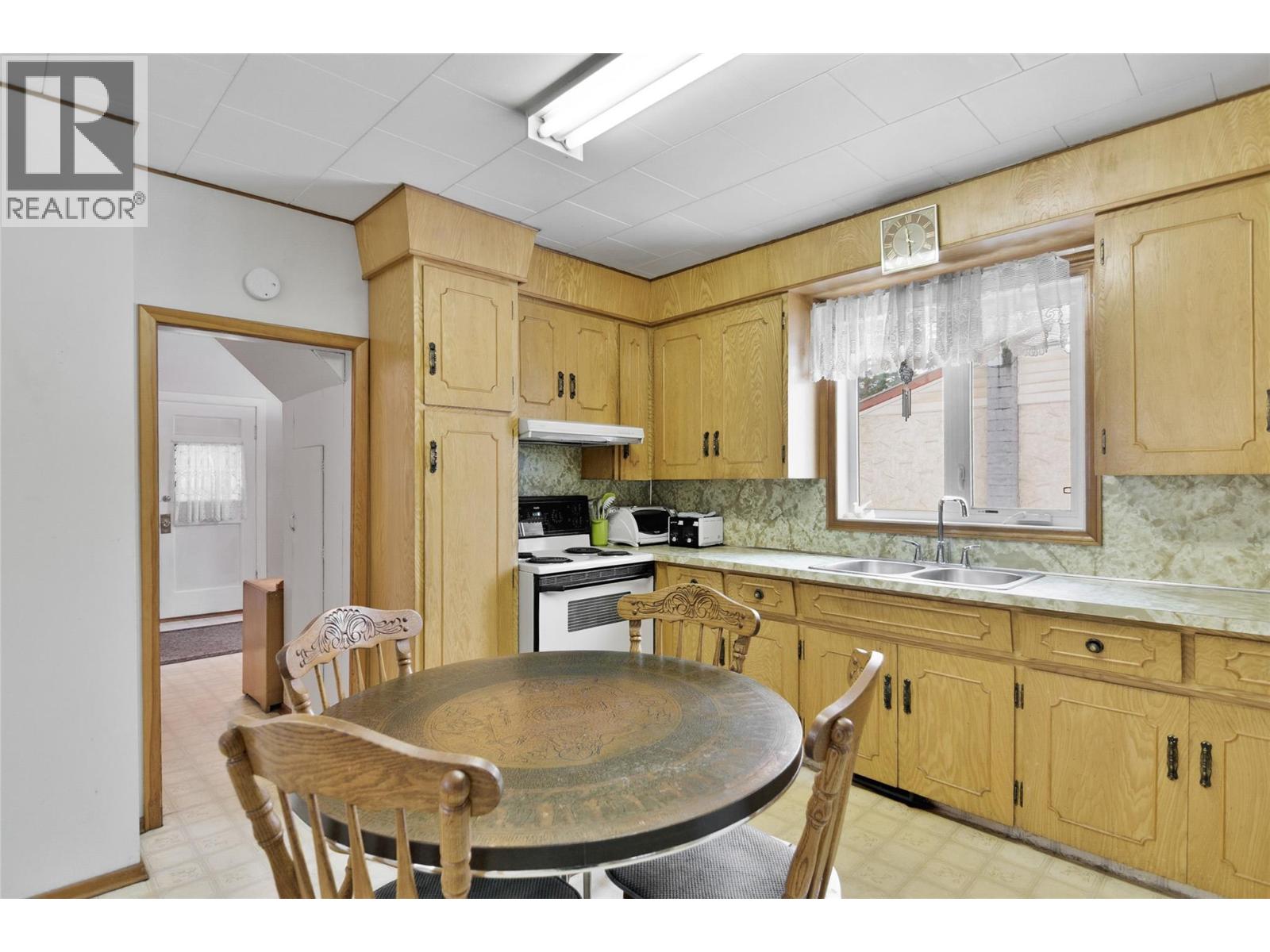 1202 First Street, Revelstoke, British Columbia  V0E 2S0 - Photo 10 - 10380545