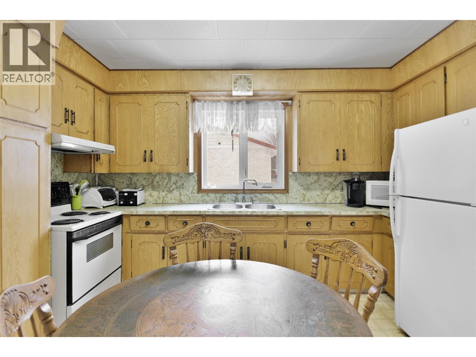 1202 First Street, Revelstoke, British Columbia  V0E 2S0 - Photo 11 - 10380545