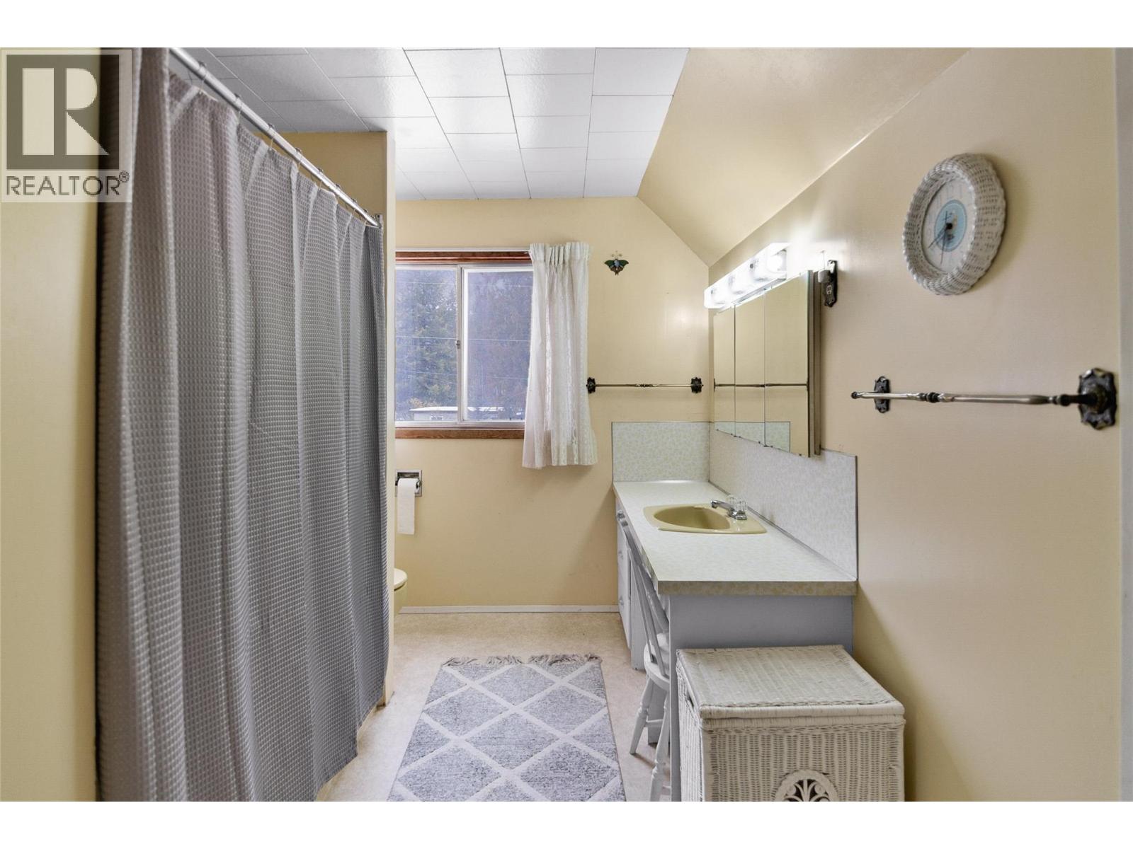 1202 First Street, Revelstoke, British Columbia  V0E 2S0 - Photo 15 - 10380545