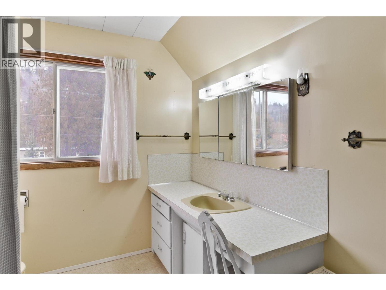 1202 First Street, Revelstoke, British Columbia  V0E 2S0 - Photo 16 - 10380545