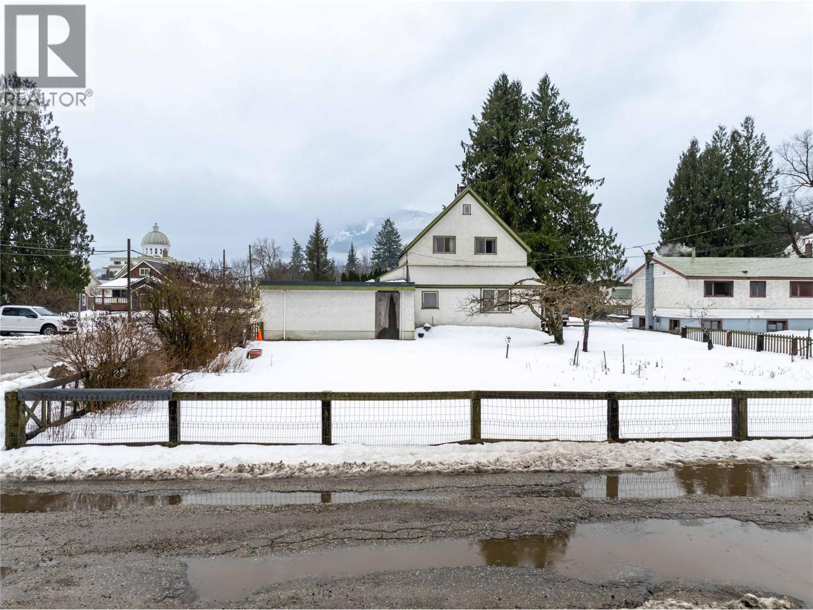 1202 First Street, Revelstoke, British Columbia  V0E 2S0 - Photo 28 - 10380545