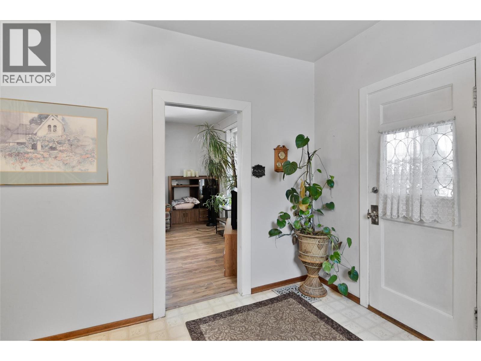 1202 First Street, Revelstoke, British Columbia  V0E 2S0 - Photo 6 - 10380545